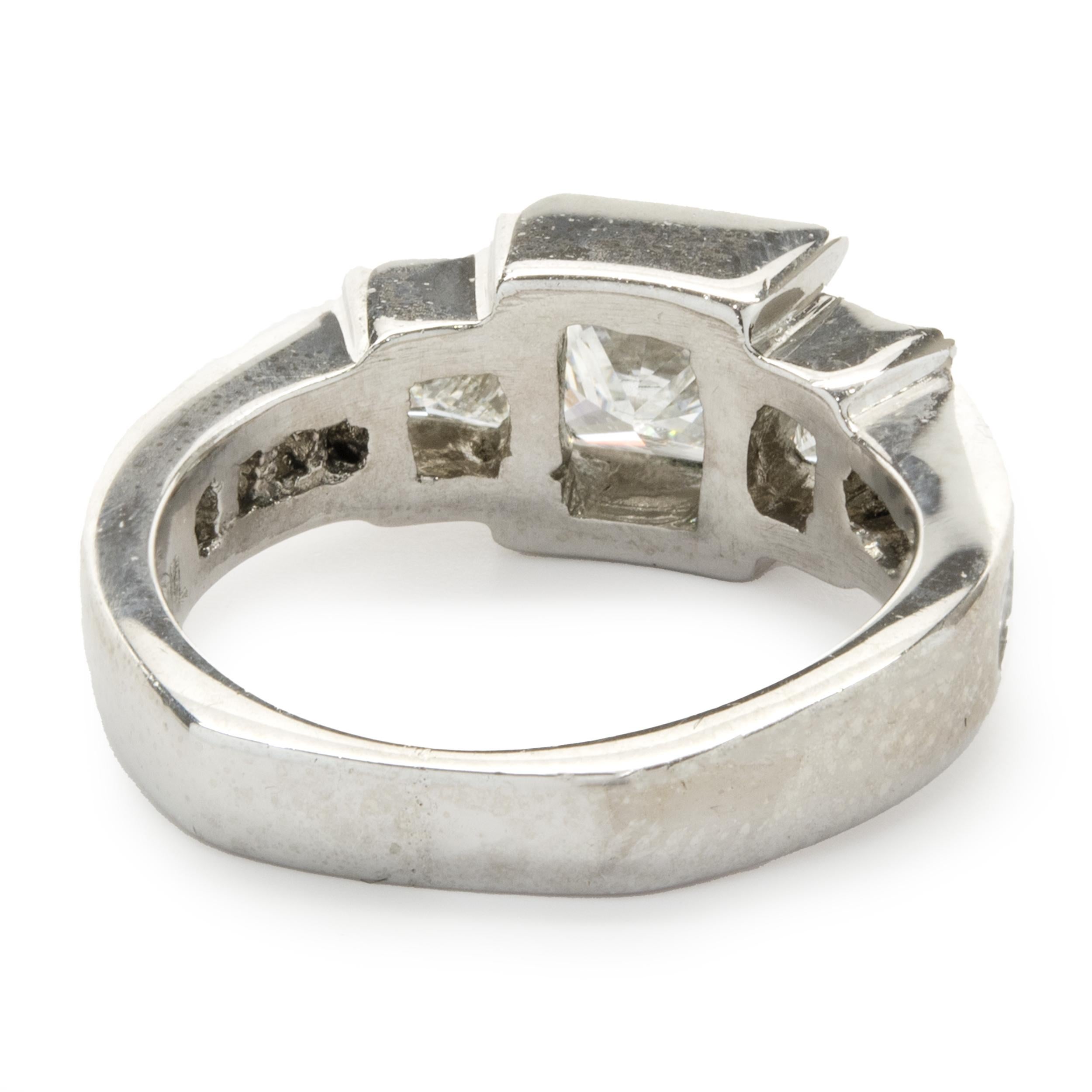 Anello di fidanzamento in platino con diamante a taglio radiante In condizioni ottime a Scottsdale, AZ