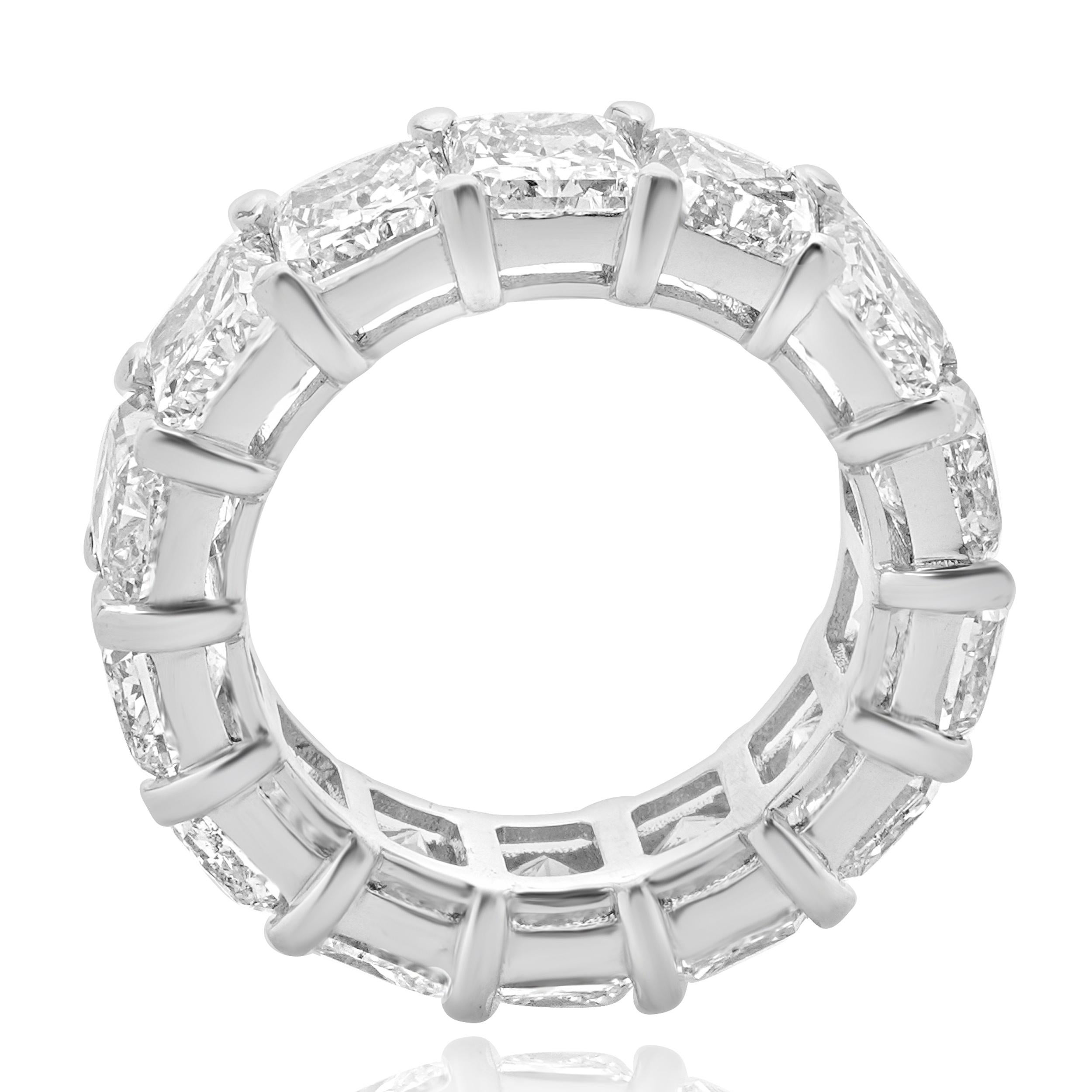 Designer: custom
Material: platinum
Diamond: 14 radiant cut = 14.33cttw
Color: F/G/H
Clarity: SI1-2
Ring size: 6 (please allow two additional shipping days for sizing requests)
Weight: 10.04 grams
