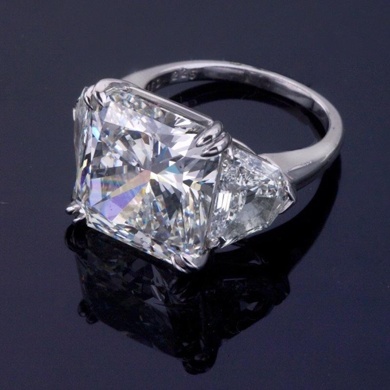 Women's Radiant Diamond  12.62 CT, HSI1 GIA Report, Platinum Ring For Sale