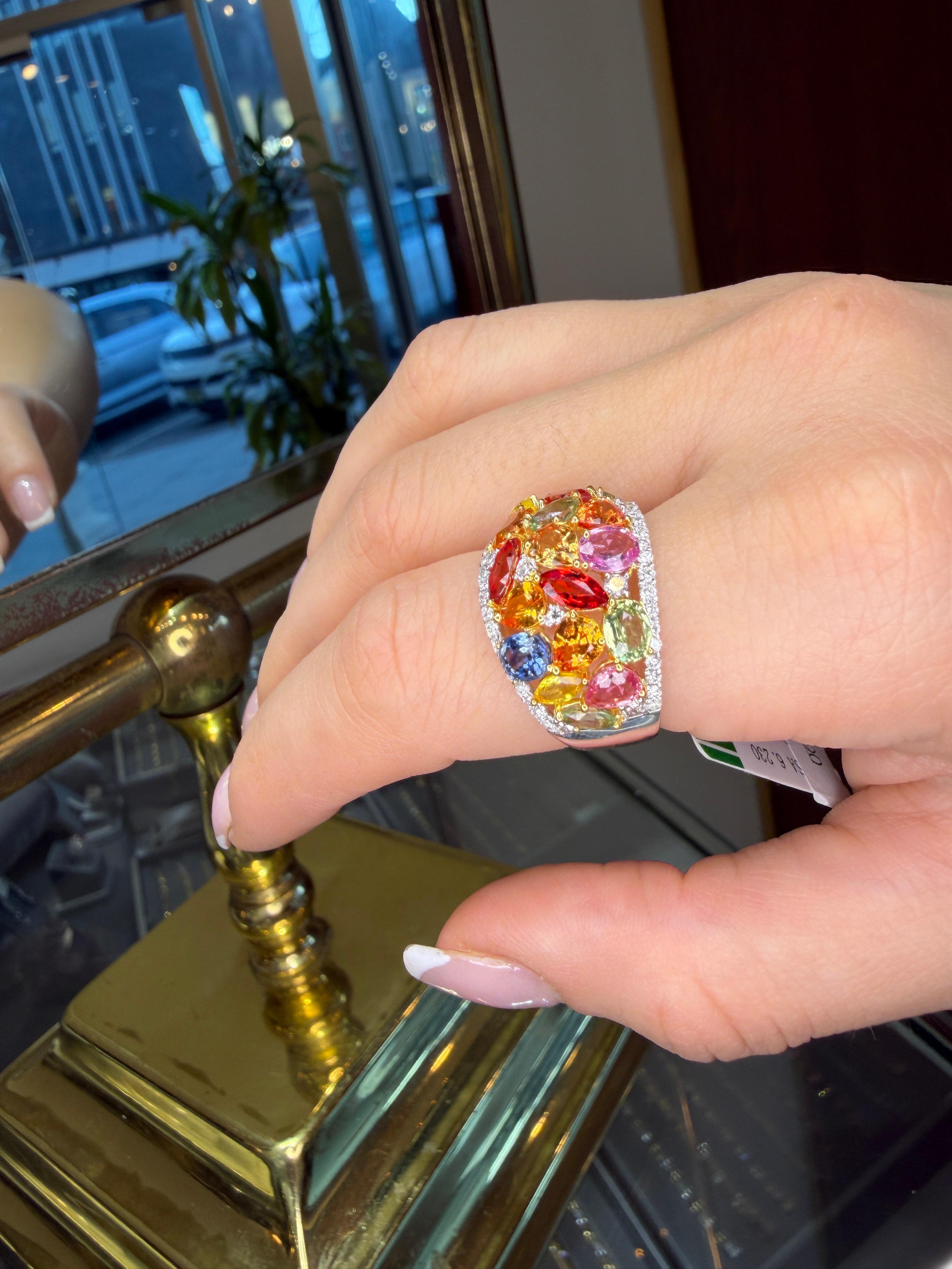 Anello in platino con zaffiri e diamanti Rainbow Diamonds - 6,23 carati di zaffiri multicolore in vendita 4