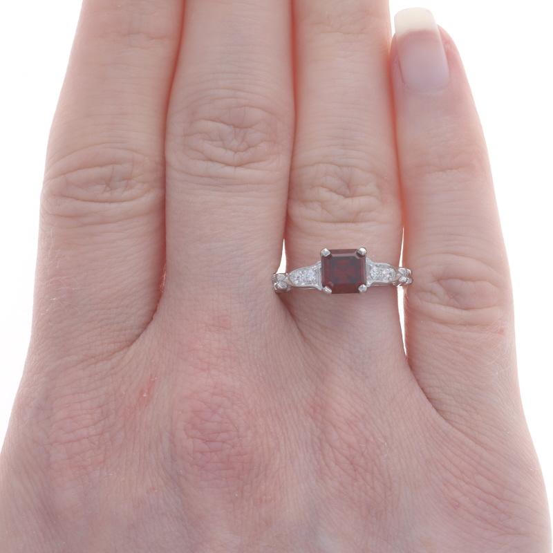 Platin Rhodolith Granat & Diamant Vintage Ring - Quadratischer 1,73 ctw Verlobungsring (Alteuropäischer Schliff)