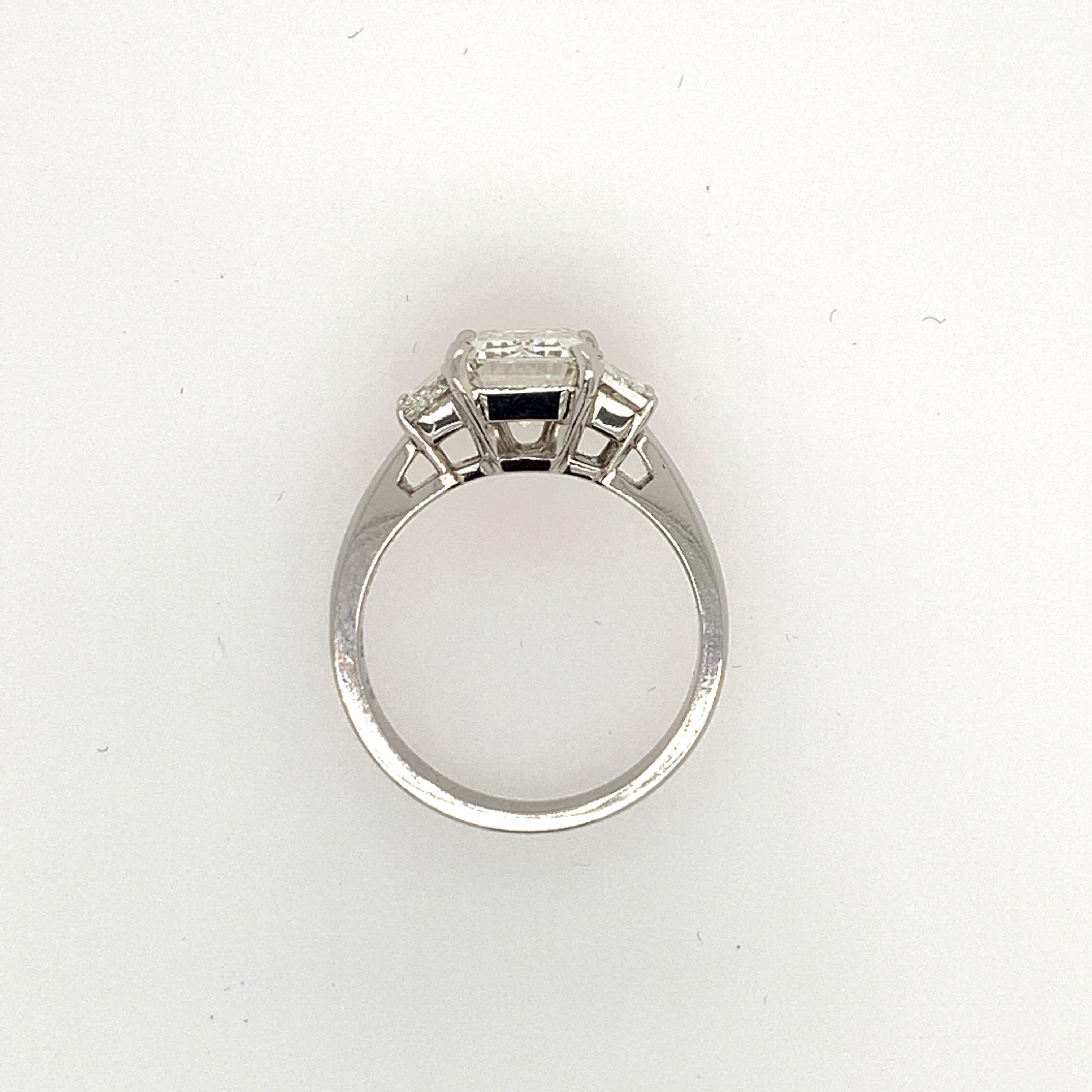 Modern Platinum Ring 2.52 Carat Natural Rectangular Emerald Cut Diamond I VS1 EGL, USA