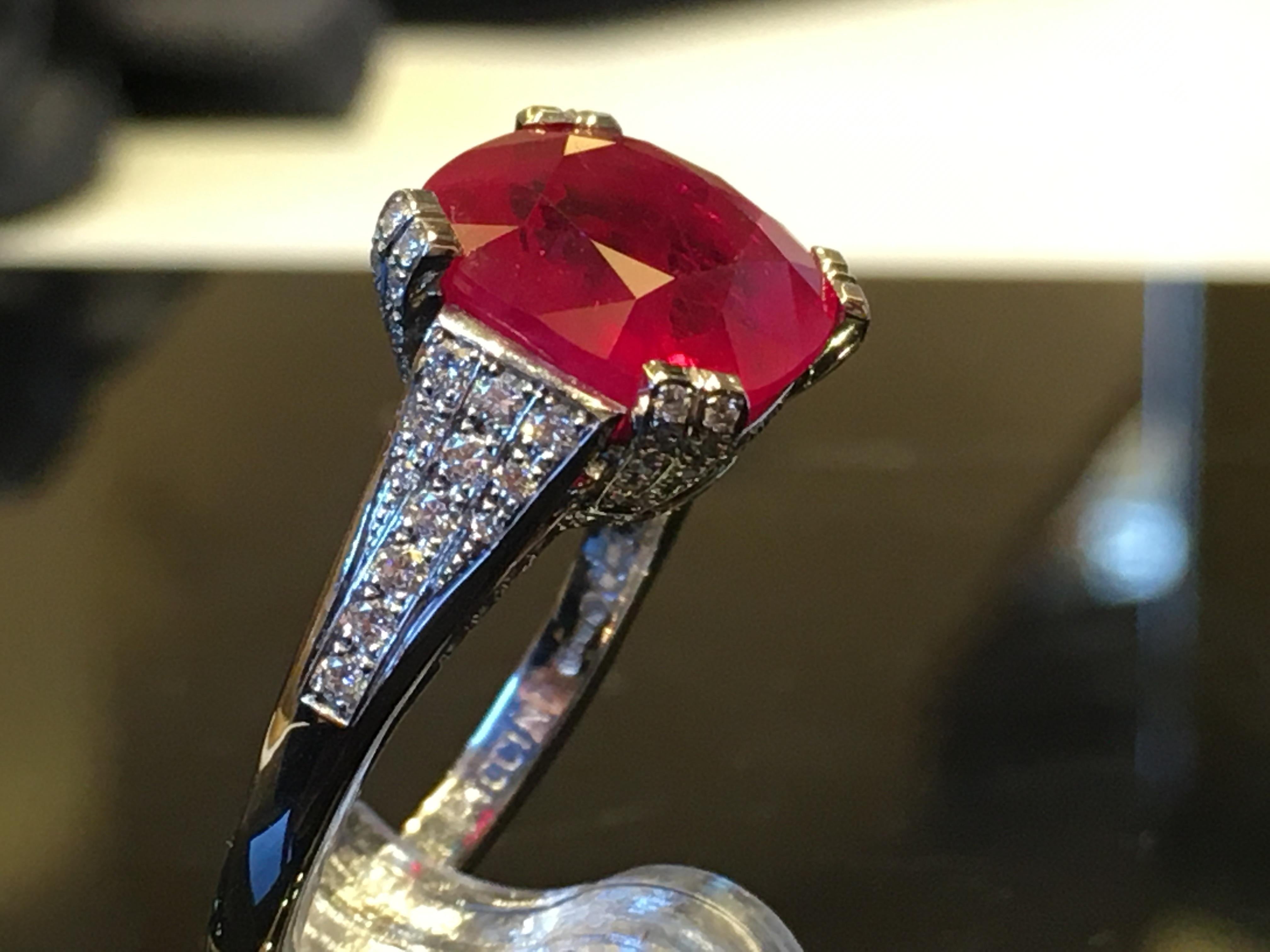 Platinum Ring, GRS Certified 5.82Ct, Brilliant/Step, Cushion, Heated, Vivid Red In New Condition For Sale In Firenze, FI