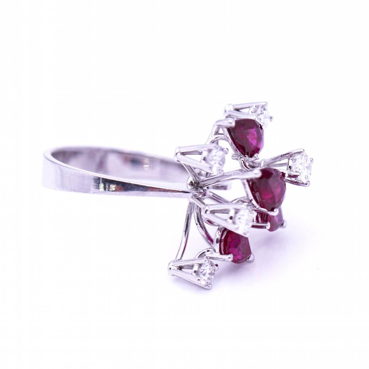 Platinum Ring with Diamonds and Rubis for woman  5 Brilliant cut Diamonds with total weight approx. 0,60ct in G/VS quality  4x Pear cut Rubis with total weight approx. 2,00ct  Size 12  Platinum 950  5,14 grams.  Brand new  Ref: D364082JC