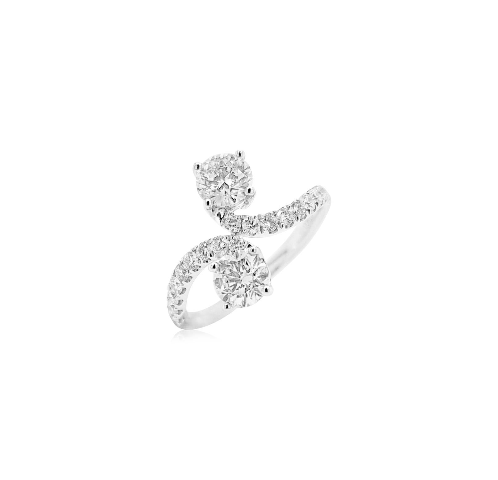 Round Cut Platinum ring made with certified round brilliant cut White diamonds For Sale