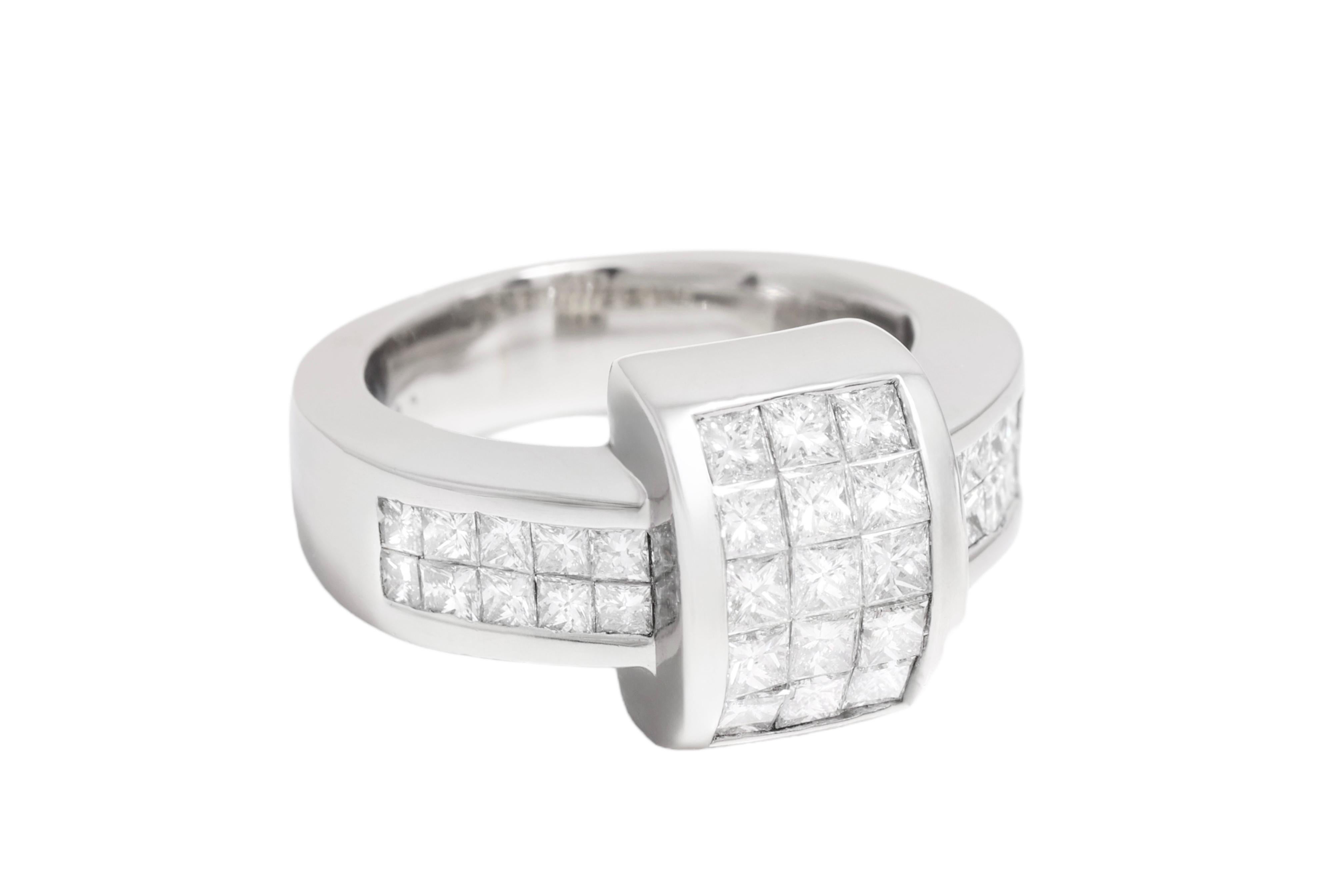 Anello in platino e collana/ciondolo abbinati, diamanti taglio principessa incastonati a scomparsa in vendita 7