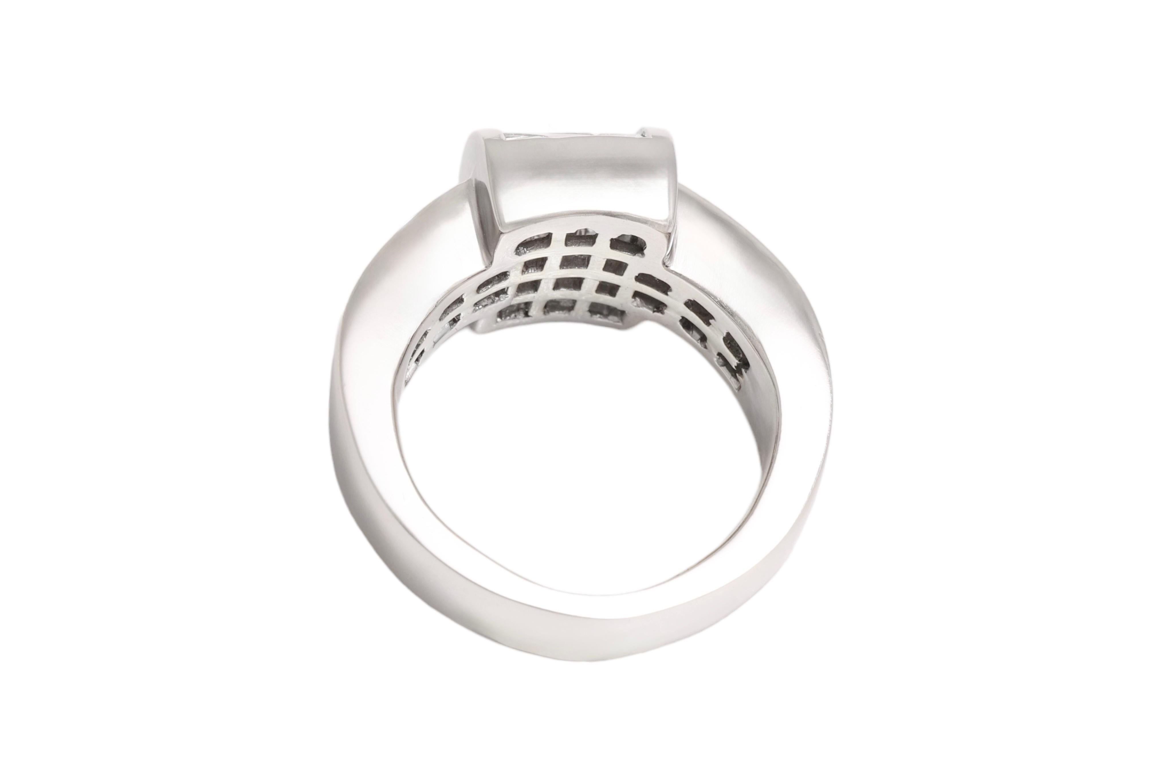 Anello in platino e collana/ciondolo abbinati, diamanti taglio principessa incastonati a scomparsa in vendita 8