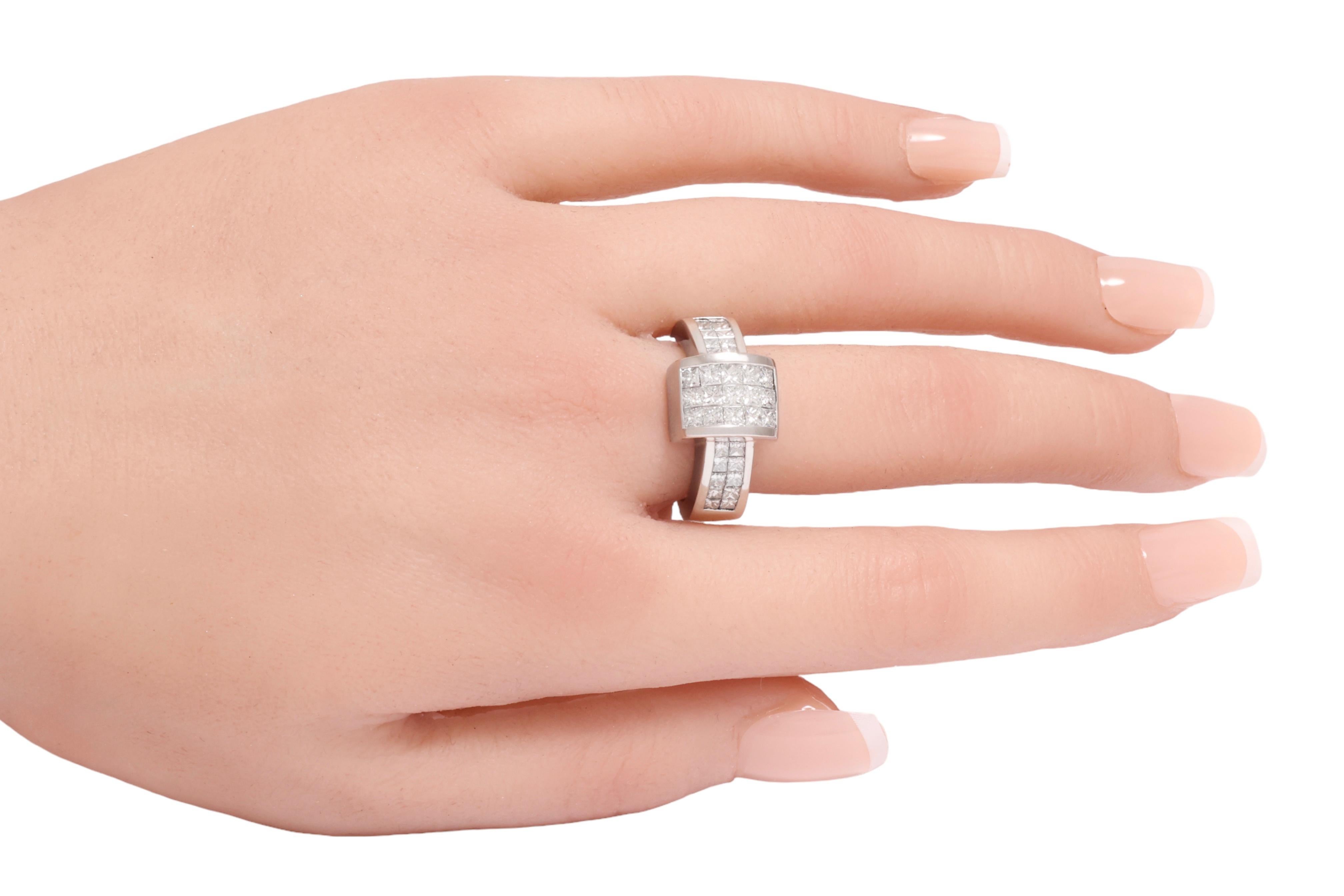 Anello in platino e collana/ciondolo abbinati, diamanti taglio principessa incastonati a scomparsa in vendita 9