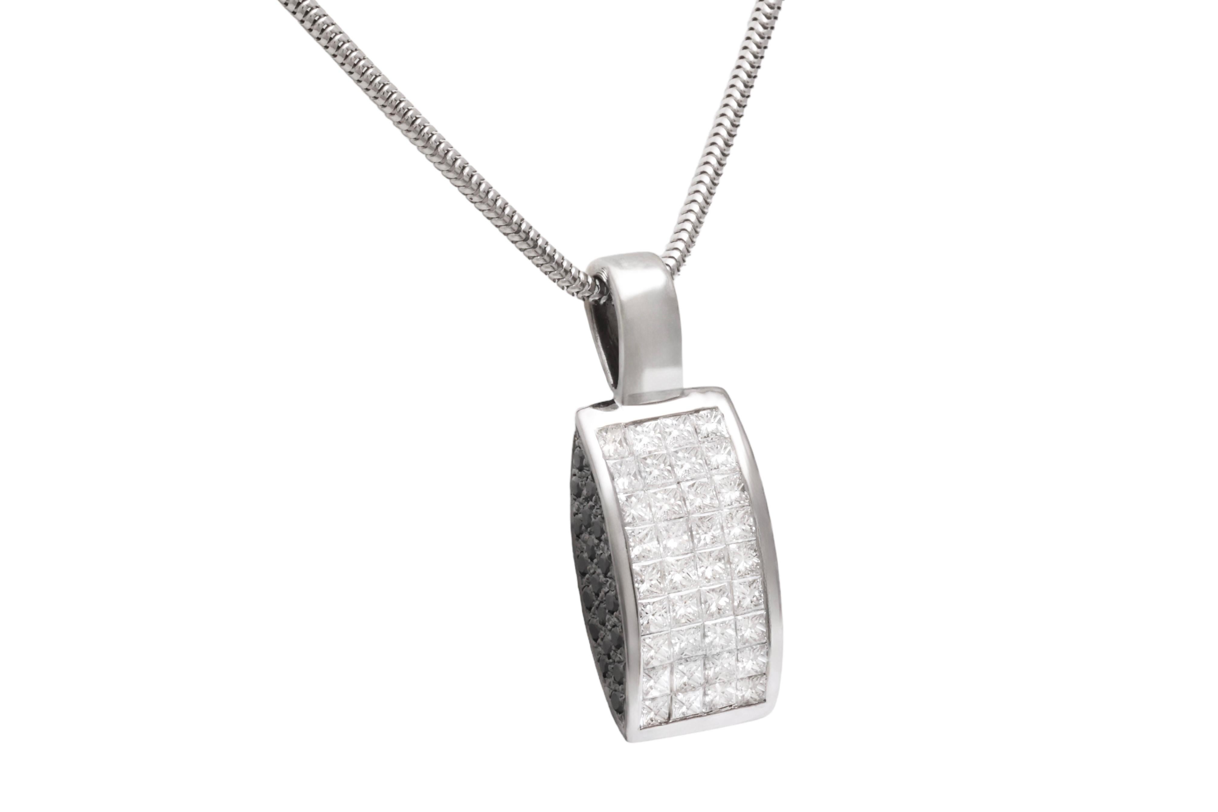 Moderno Anello in platino e collana/ciondolo abbinati, diamanti taglio principessa incastonati a scomparsa in vendita