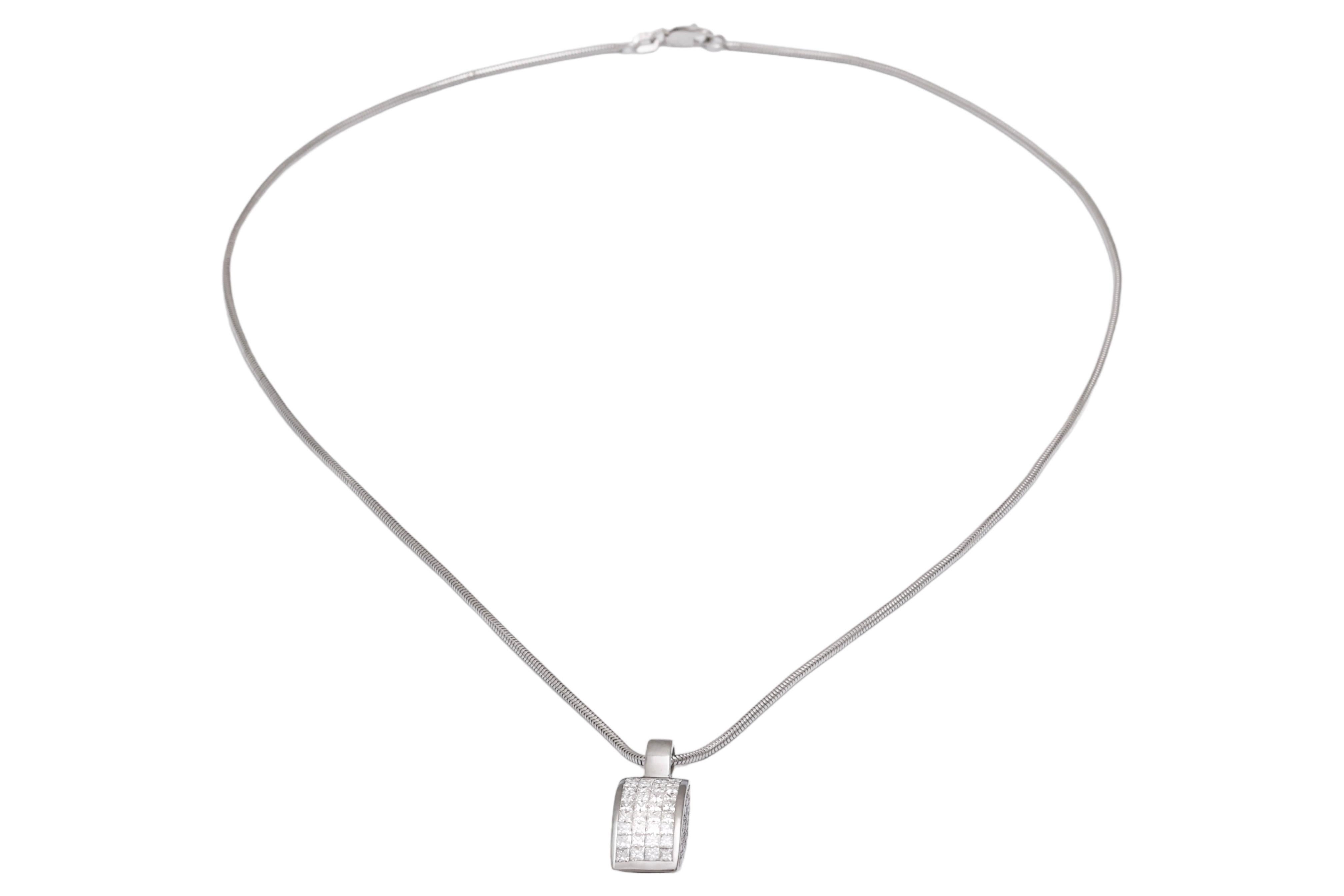 Anello in platino e collana/ciondolo abbinati, diamanti taglio principessa incastonati a scomparsa in vendita 2