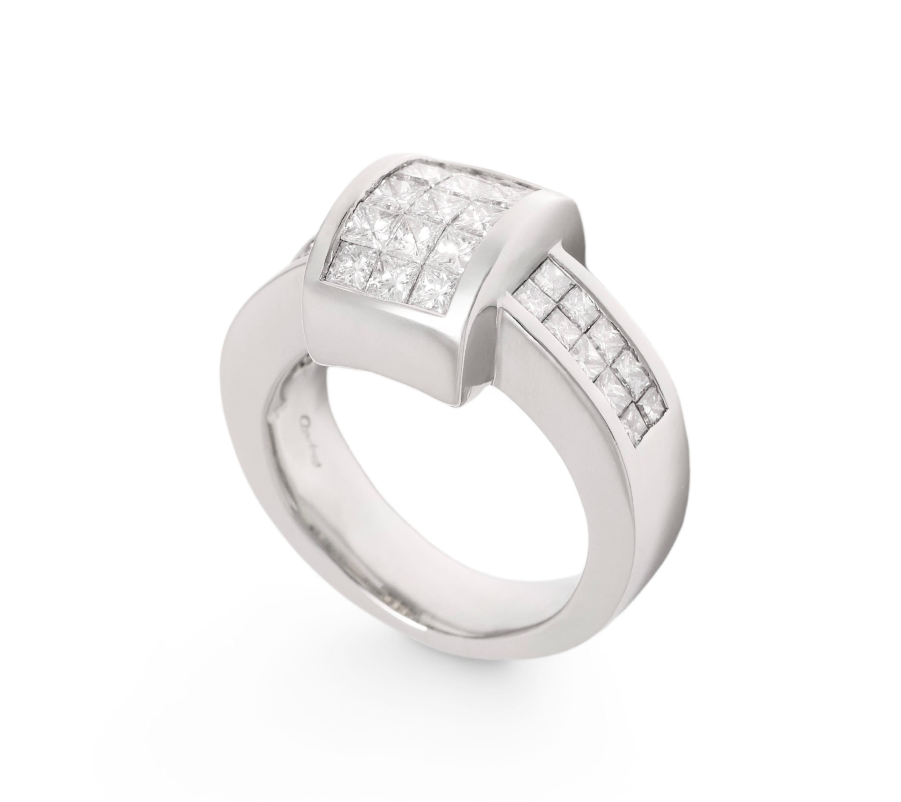 Anello in platino e collana/ciondolo abbinati, diamanti taglio principessa incastonati a scomparsa in vendita 3