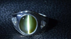 Platinum Ring set w/ A Graded 10 Carat Natural Cats Eye Chrysoberyl & Diamonds