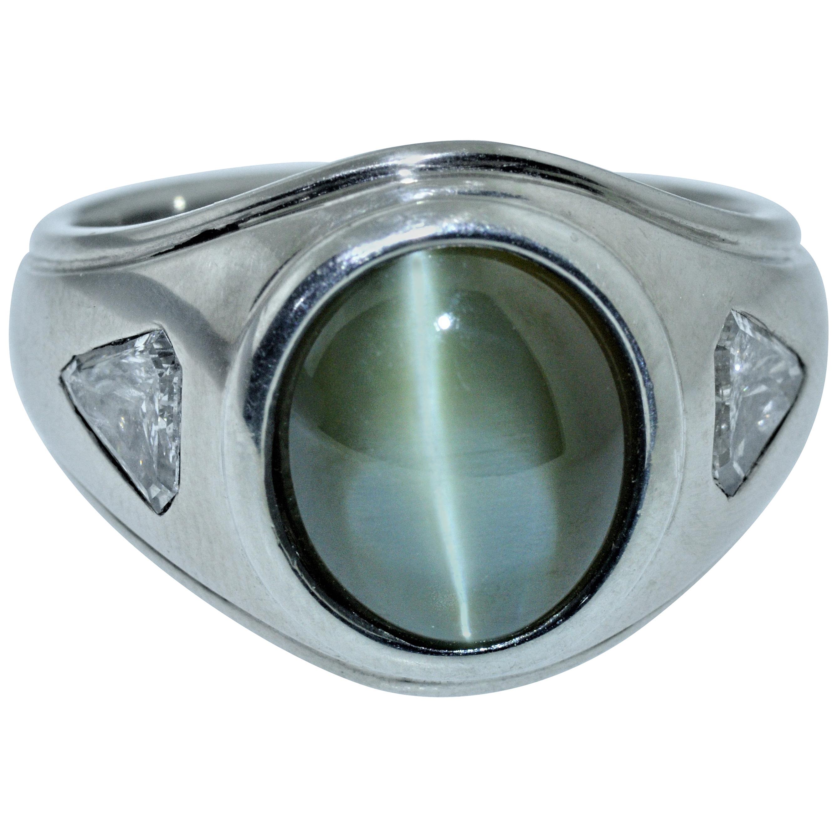 Platinum Ring set w/ A Graded 10 Carat Natural Cats Eye Chrysoberyl 
Diamonds For Sale