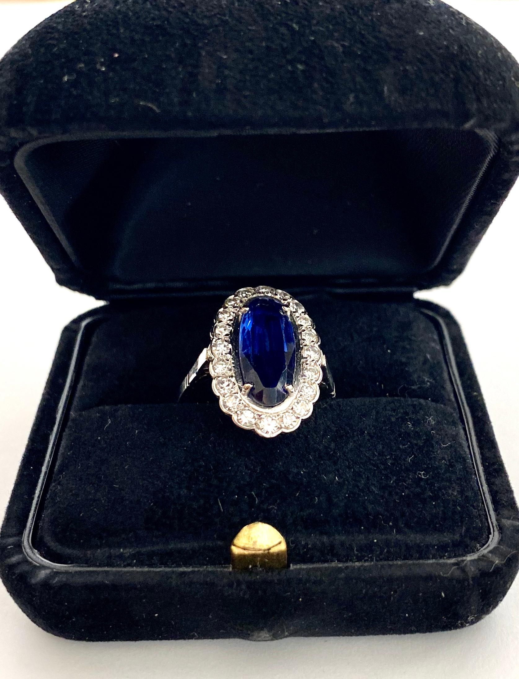 Platinum Ring Set with 20 Diamonds and 1 Synthetic Sapphire, France, 1925 For Sale 2