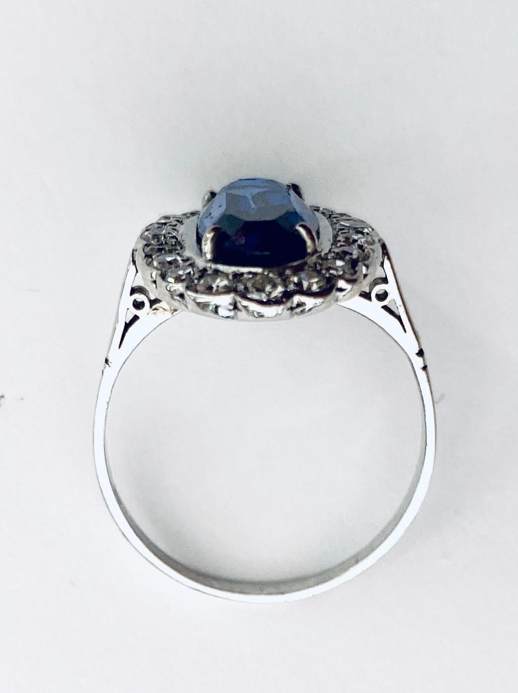 Art Deco Platinum Ring Set with 20 Diamonds and 1 Synthetic Sapphire, France, 1925 For Sale