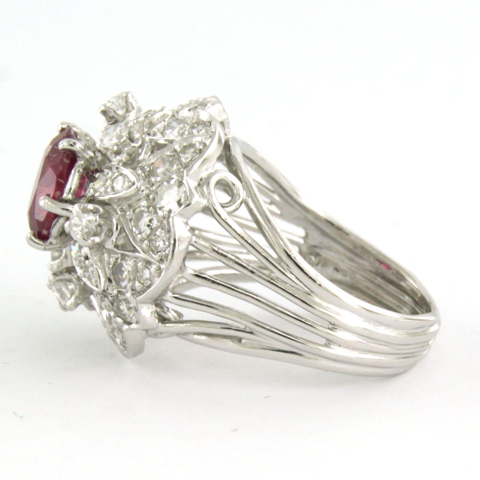 Platinum ring set with ruby and diamonds in total 2.05ct  In Good Condition For Sale In The Hague, ZH