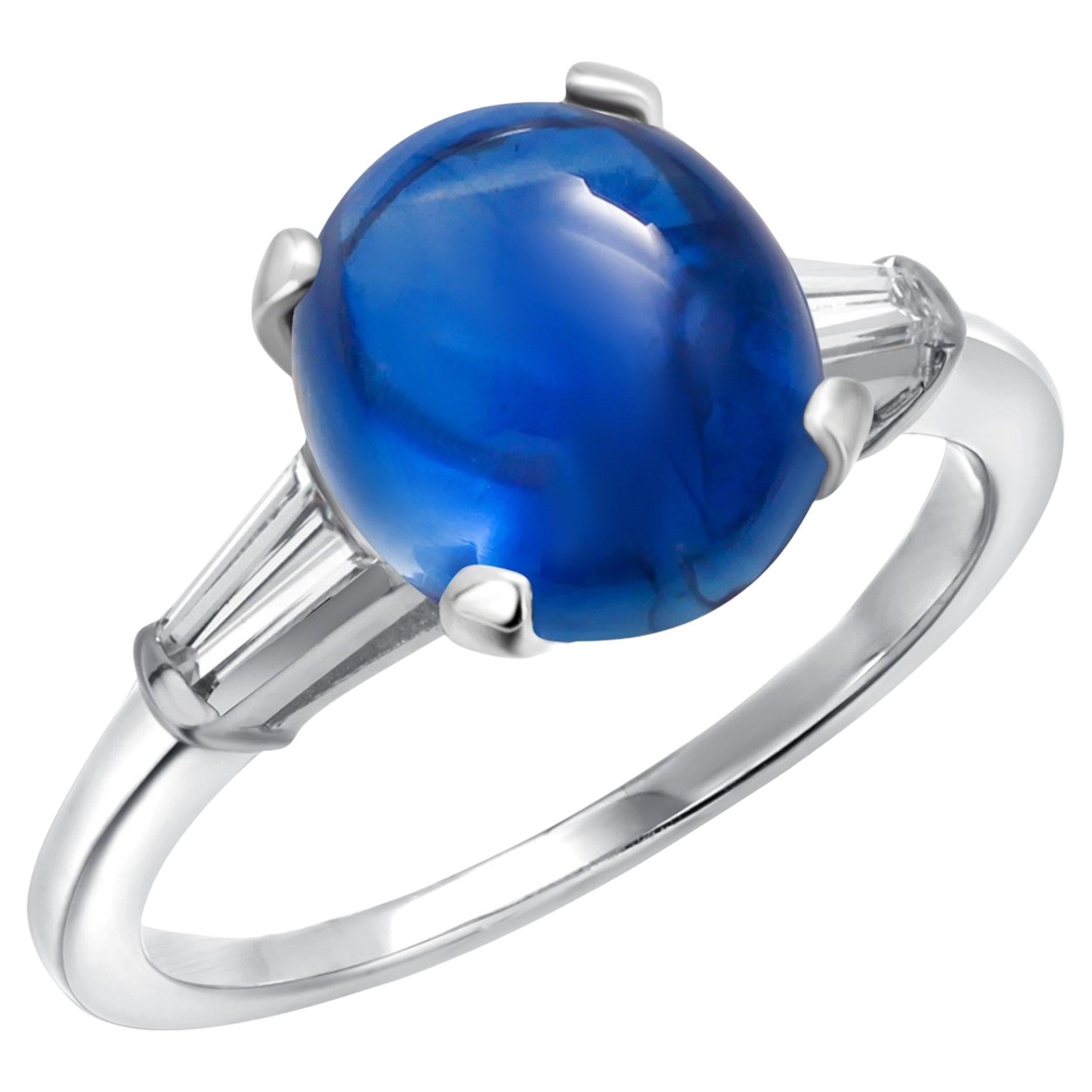 Bague en platine avec diamants baguettes effilés de 6,21 carats et saphir cabochon de Ceylan