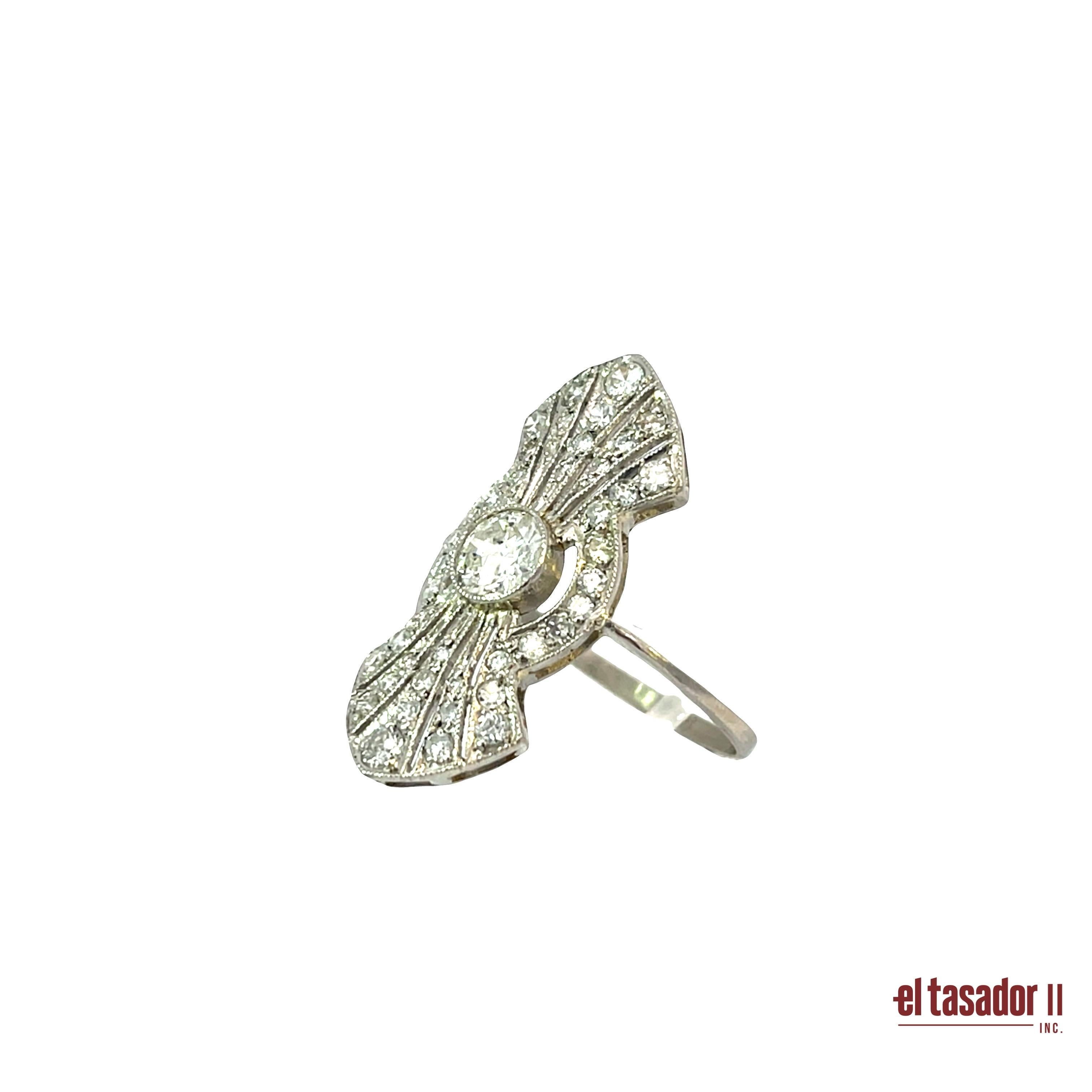 Anello in platino con diamante taglio Brilliante da 0,58 ct. e accenti di diamante da 0,90 ct. In condizioni Nuovo in vendita a Aventura, FL