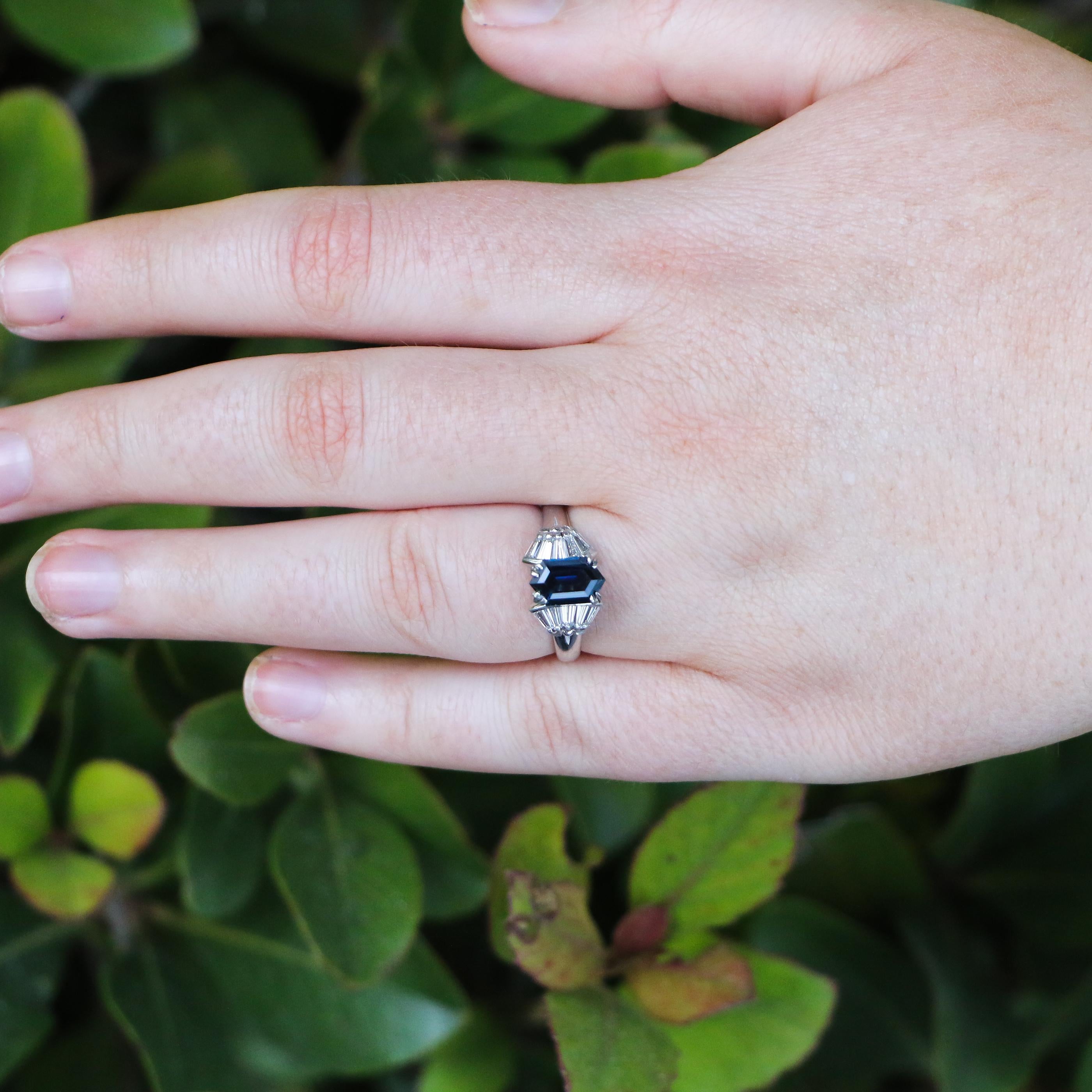 Platinum Ring with 1.40 Carat Montana Sapphire In Excellent Condition For Sale In Carlsbad, CA