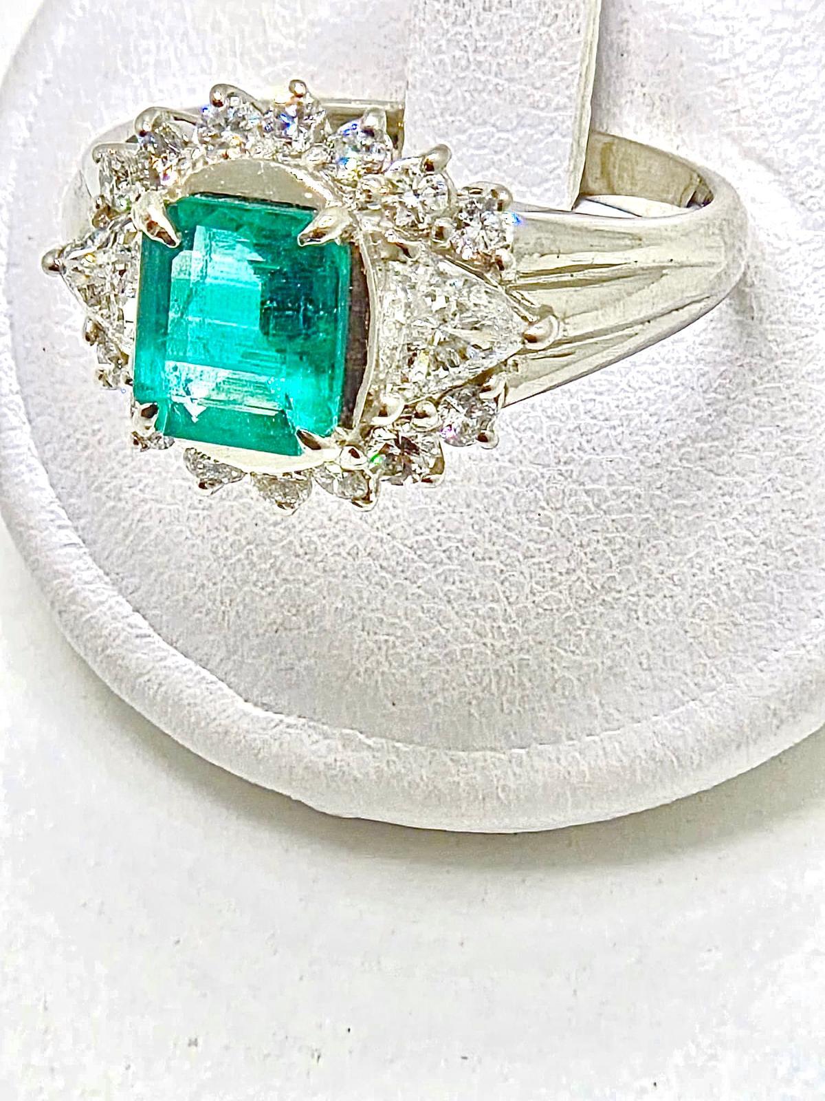 Artigiano Platinum Ring with 1.54 ct Natural Emerald, Pear-Cut and Brilliant Diamonds in vendita