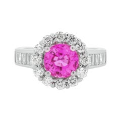 Anello in platino con zaffiro rosa rotondo centrale da 2,24 e diamanti rotondi