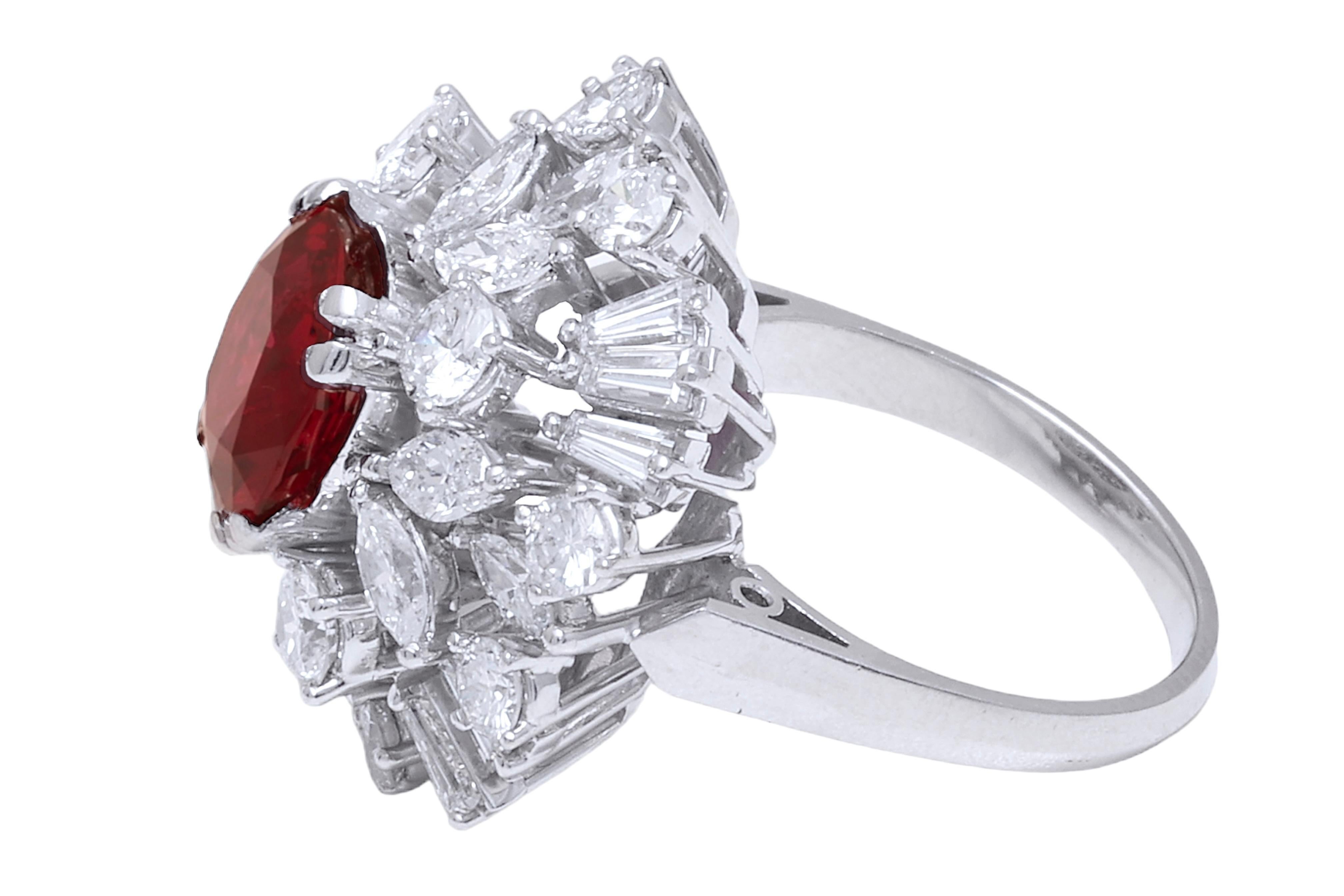 Platinum Ring with 3 ct. Vivid Red Ruby & 3.26 ct. Diamonds In Excellent Condition For Sale In Antwerp, BE