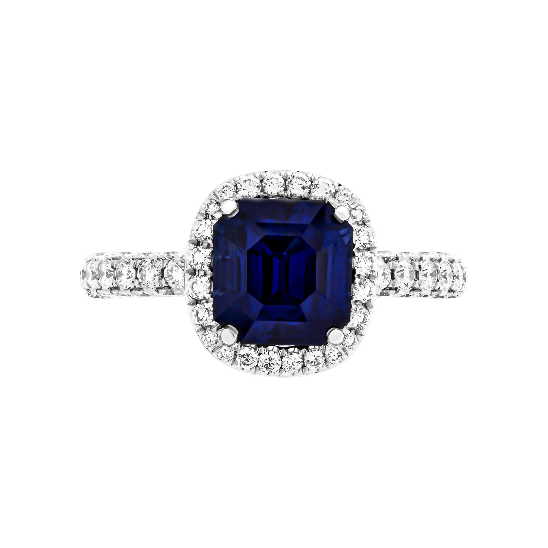 Platinum Ring with 3.08 Carat Cushion Cut Sapphire In New Condition For Sale In New York, NY