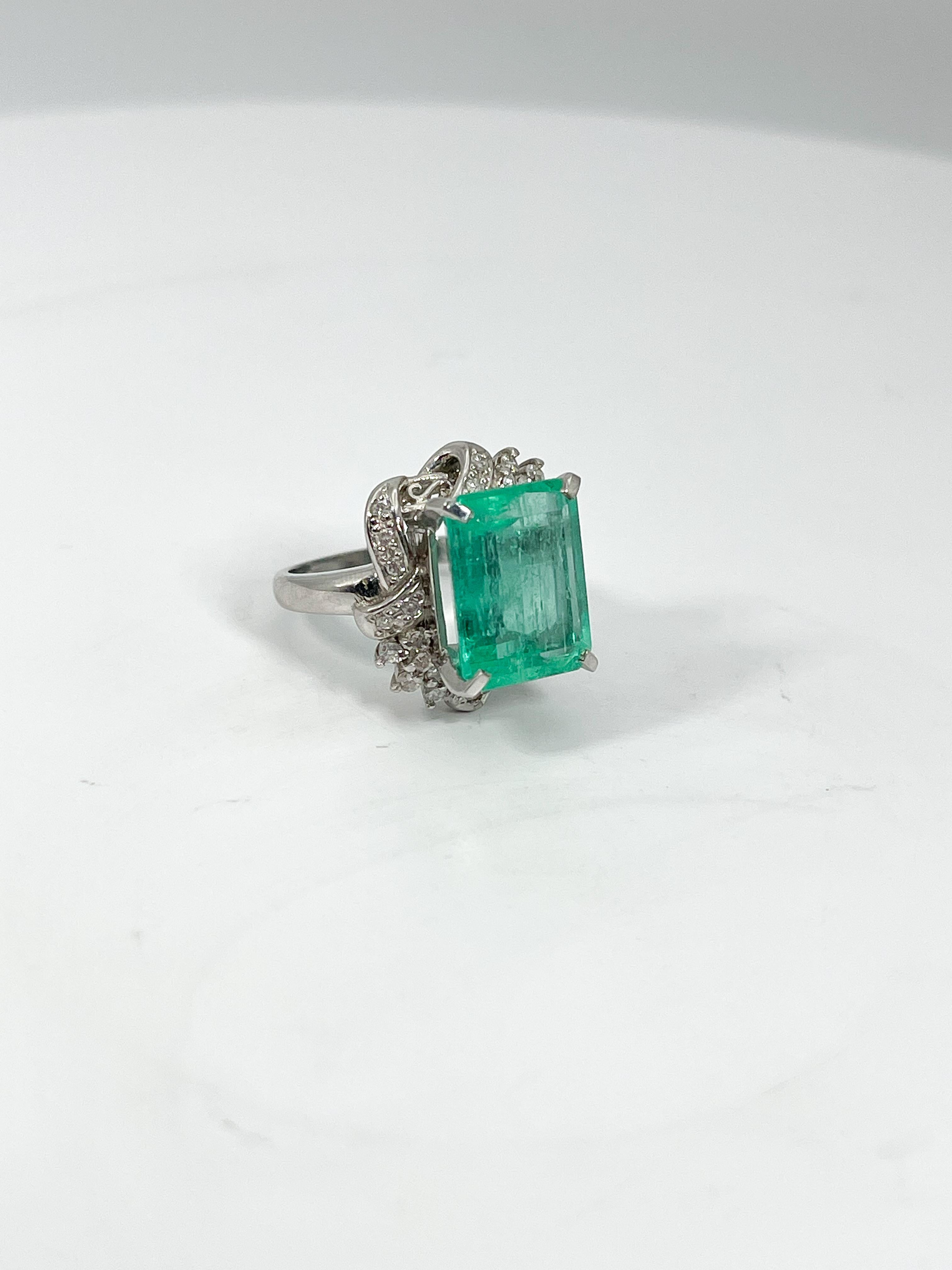 Anillo de platino con esmeralda de 5,00 ct y diamantes de 0,32 ctw en Bueno estado para la venta en Stuart, FL