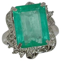 Anillo de platino con esmeralda de 5,00 ct y diamantes de 0,32 ctw