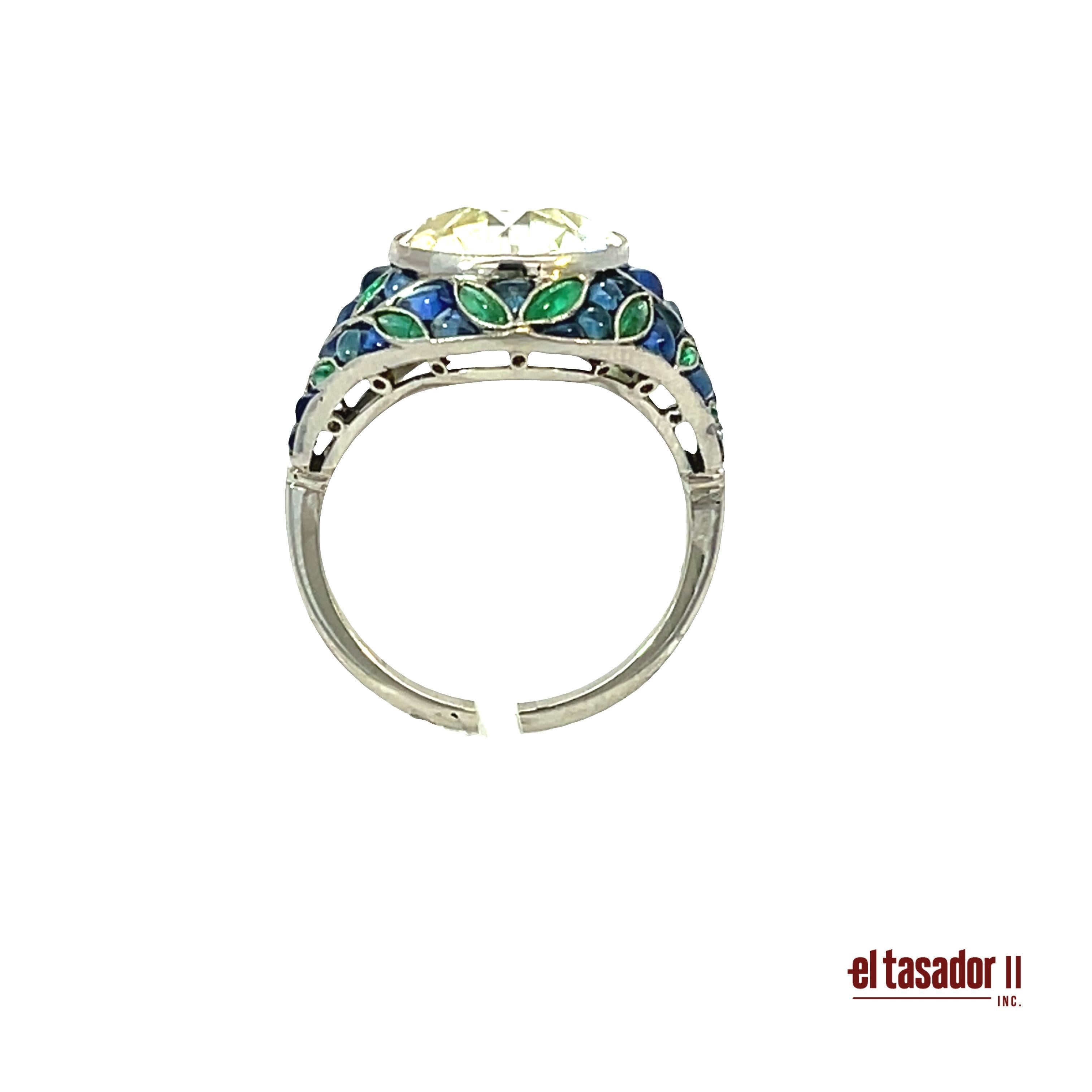 Platinring mit 5,05 ct Diamant, Smaragden und Saphiren. im Zustand „Neu“ im Angebot in Aventura, FL