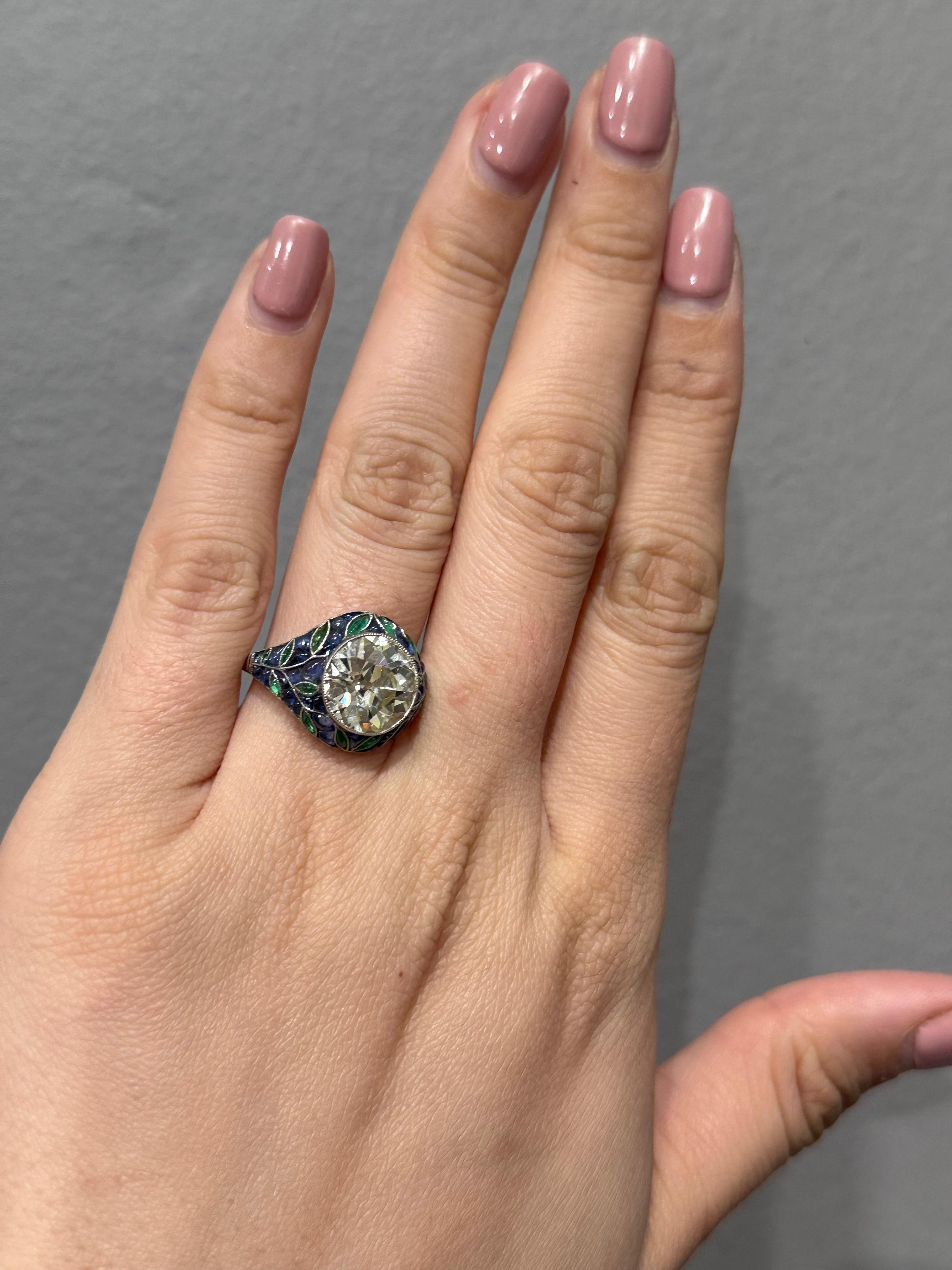 Platinring mit 5,05 ct Diamant, Smaragden und Saphiren. im Angebot 2