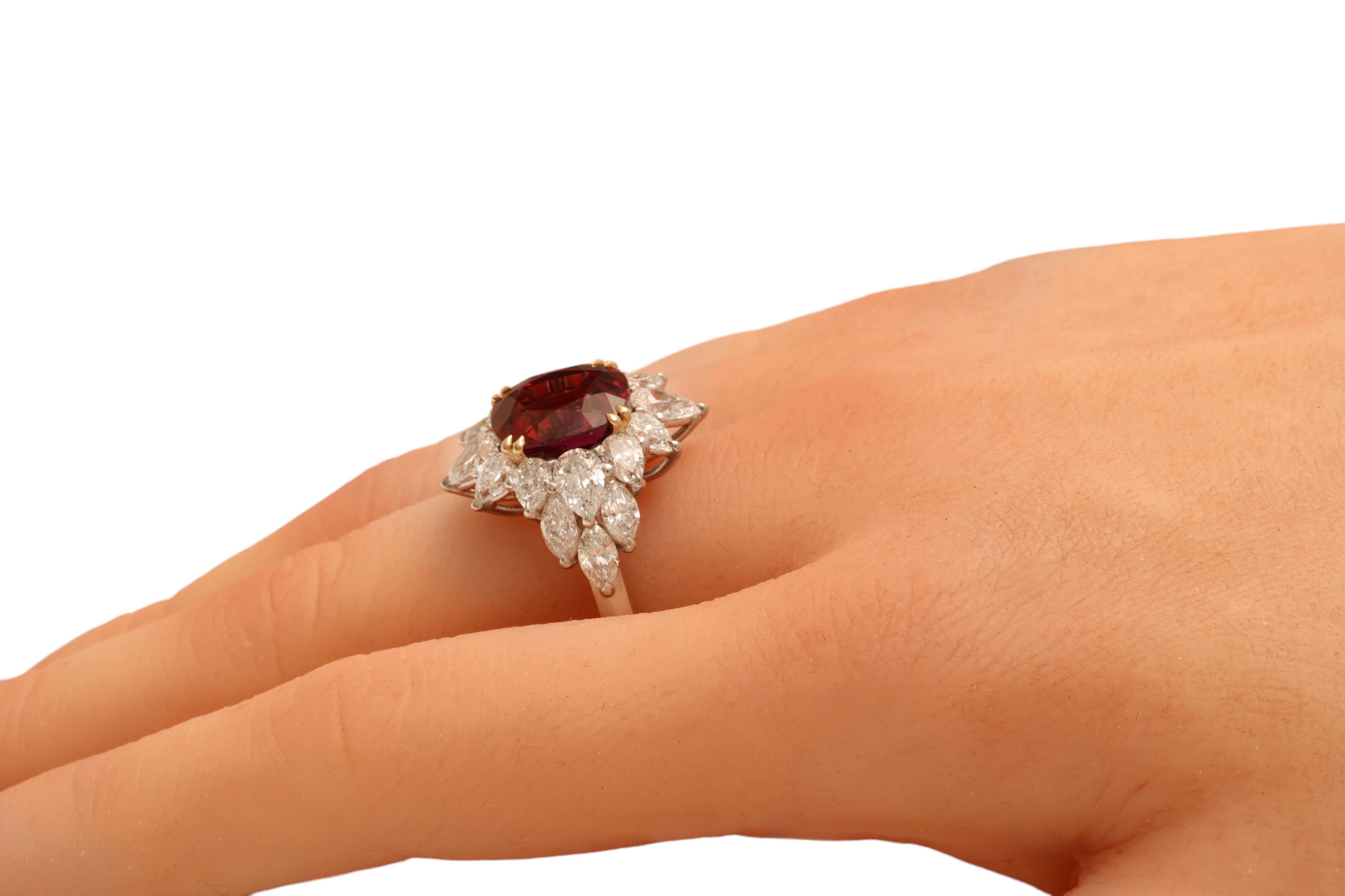 Anello di platino  Con 6,85 ct. Rubino NH e 4,12 ct. Diamanti in vendita 6