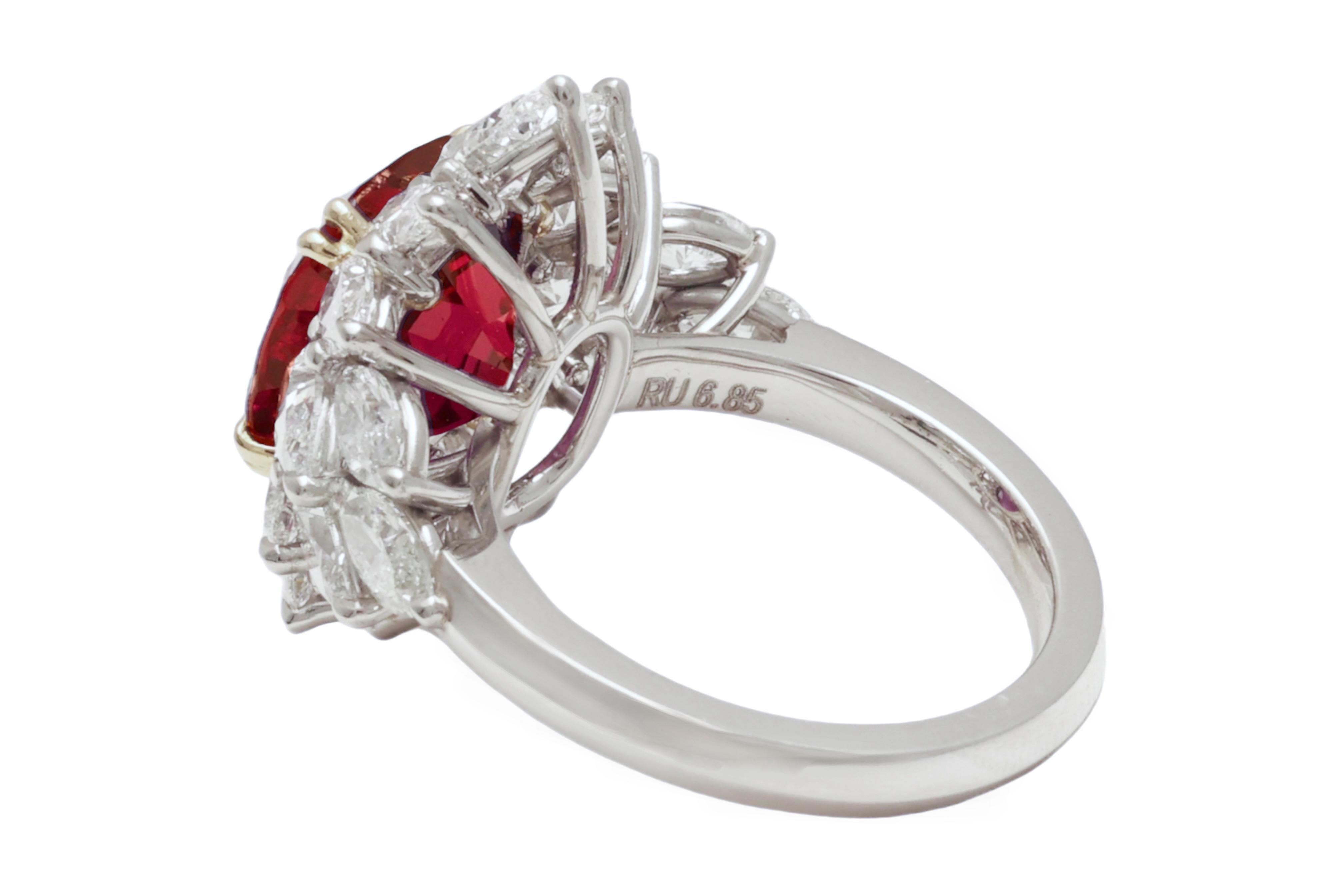 Anello di platino  Con 6,85 ct. Rubino NH e 4,12 ct. Diamanti in vendita 1