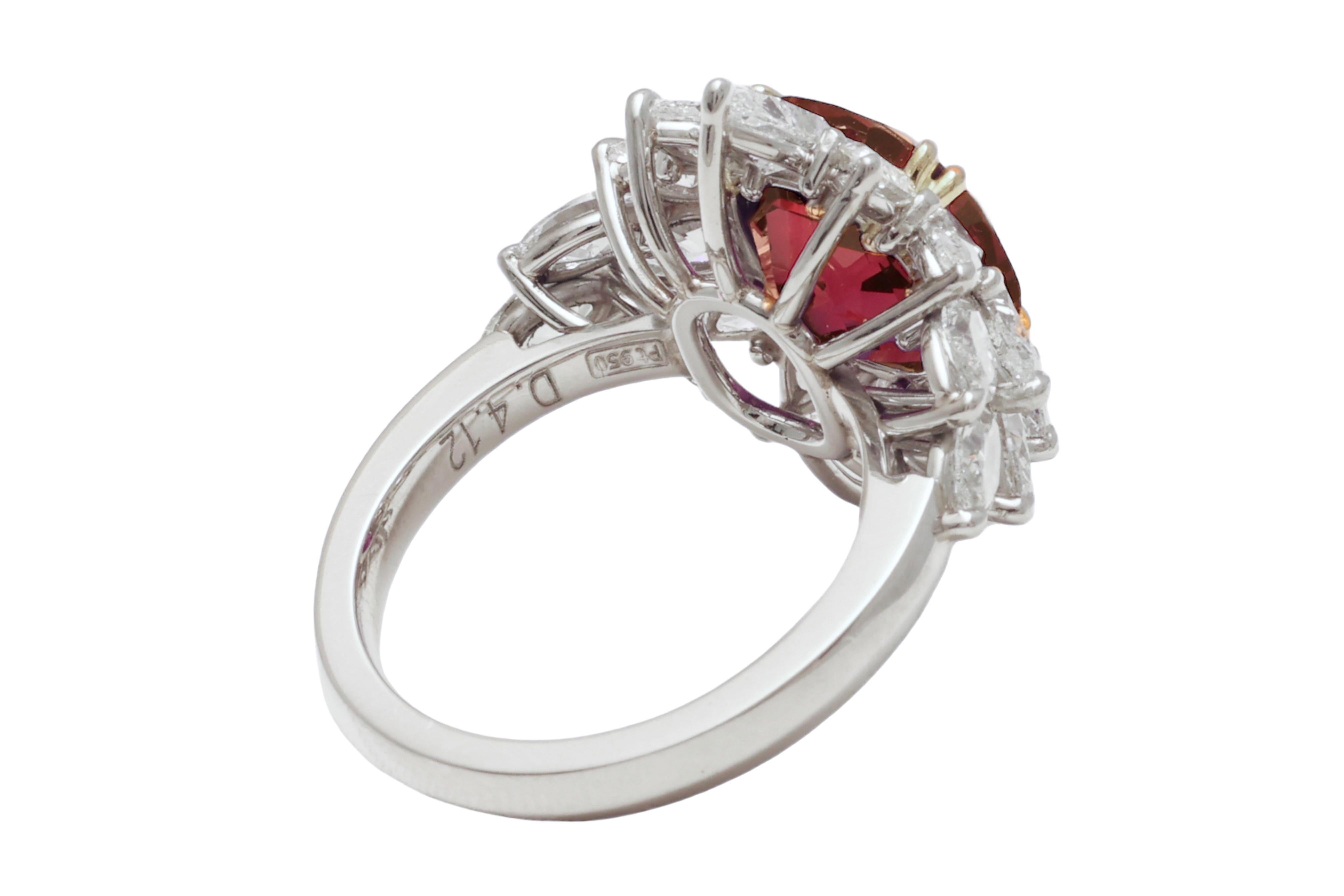 Anello di platino  Con 6,85 ct. Rubino NH e 4,12 ct. Diamanti in vendita 3