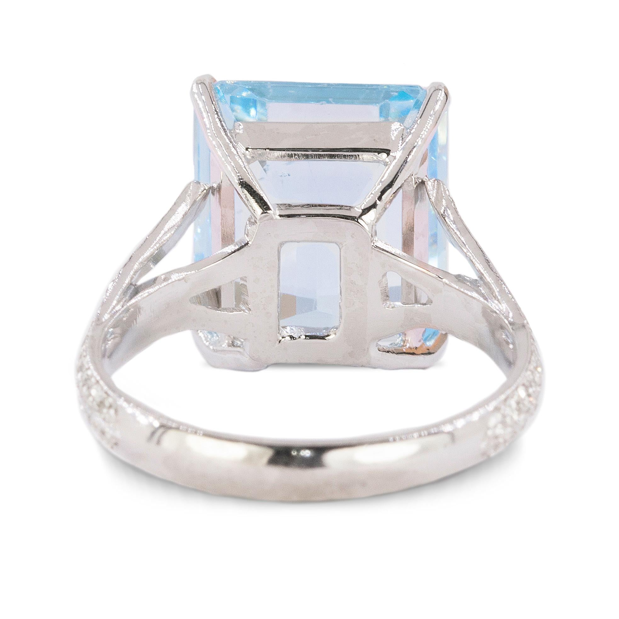 Women's or Men's Platinum Ring with 8.73 Carat Emerald Cut Aquamarine