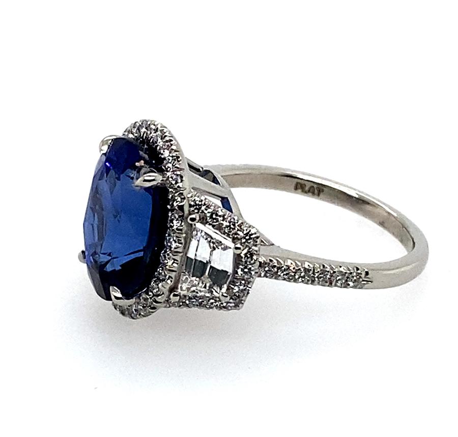 Oval Cut Platinum Ring with 9.56 Carat, Royal Blue Ceylon Sapphire For Sale