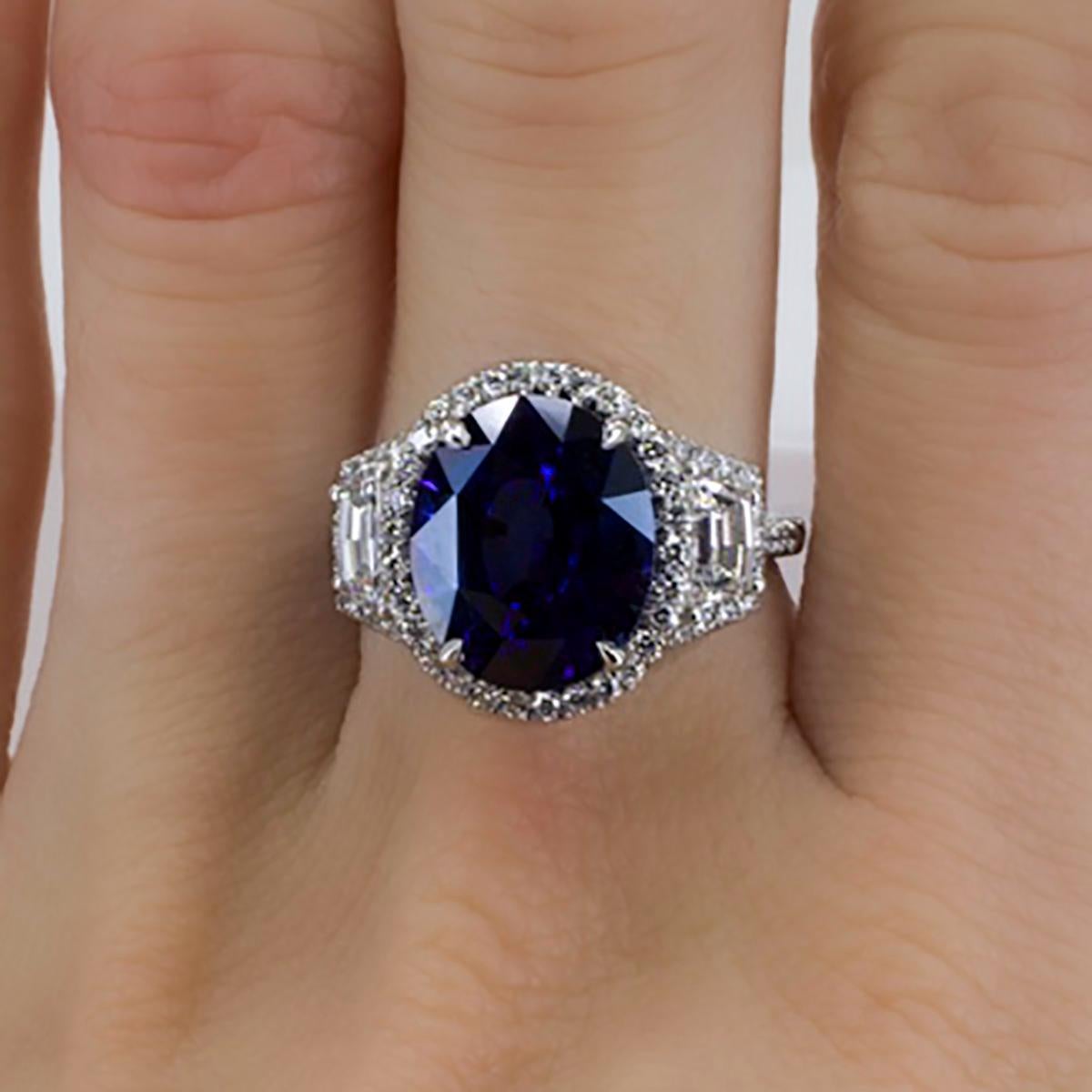 Women's or Men's Platinum Ring with 9.56 Carat, Royal Blue Ceylon Sapphire For Sale