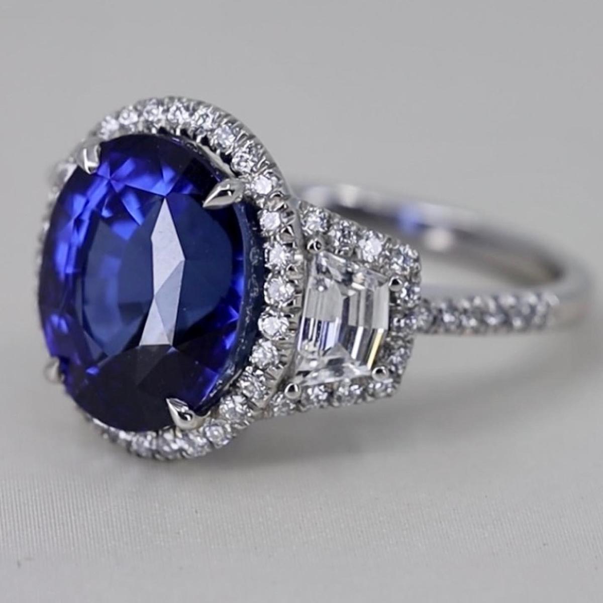 Platinum Ring with 9.56 Carat, Royal Blue Ceylon Sapphire For Sale 2