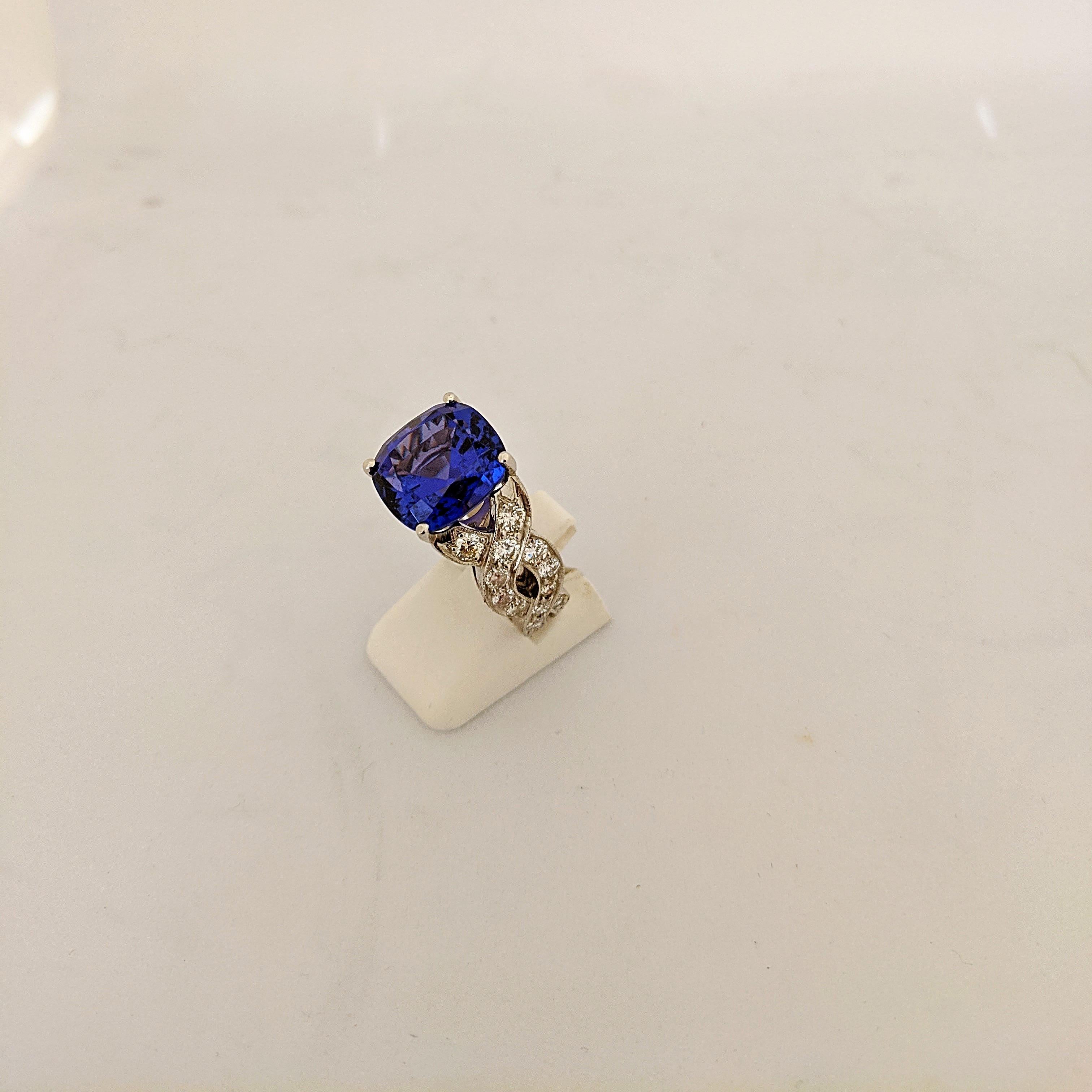 Platinum Ring with 9.65 Carat Cushion Cut Tanzanite Center and Diamond Setting In New Condition For Sale In New York, NY