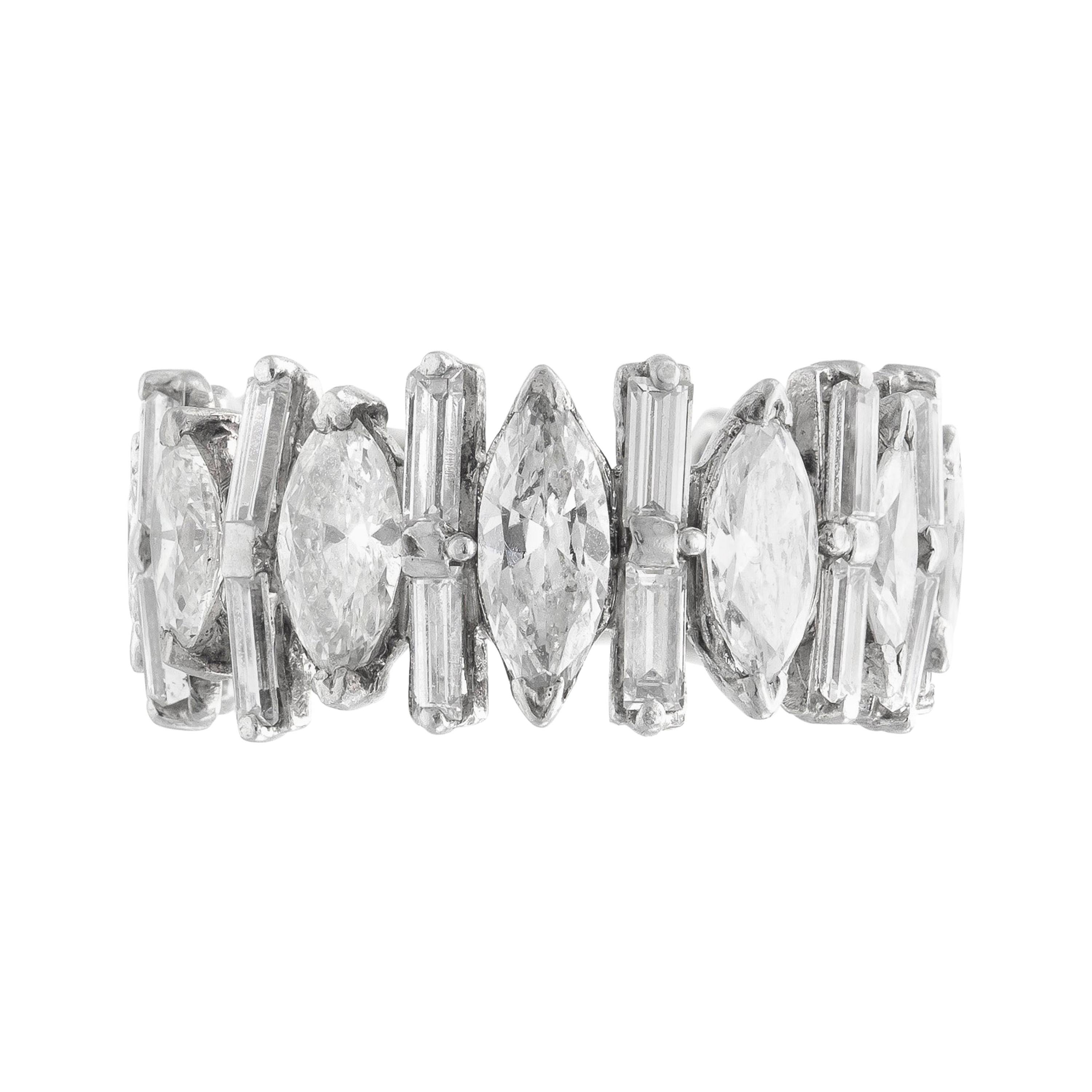 Platinring mit Baguette- und Marquise-Diamanten