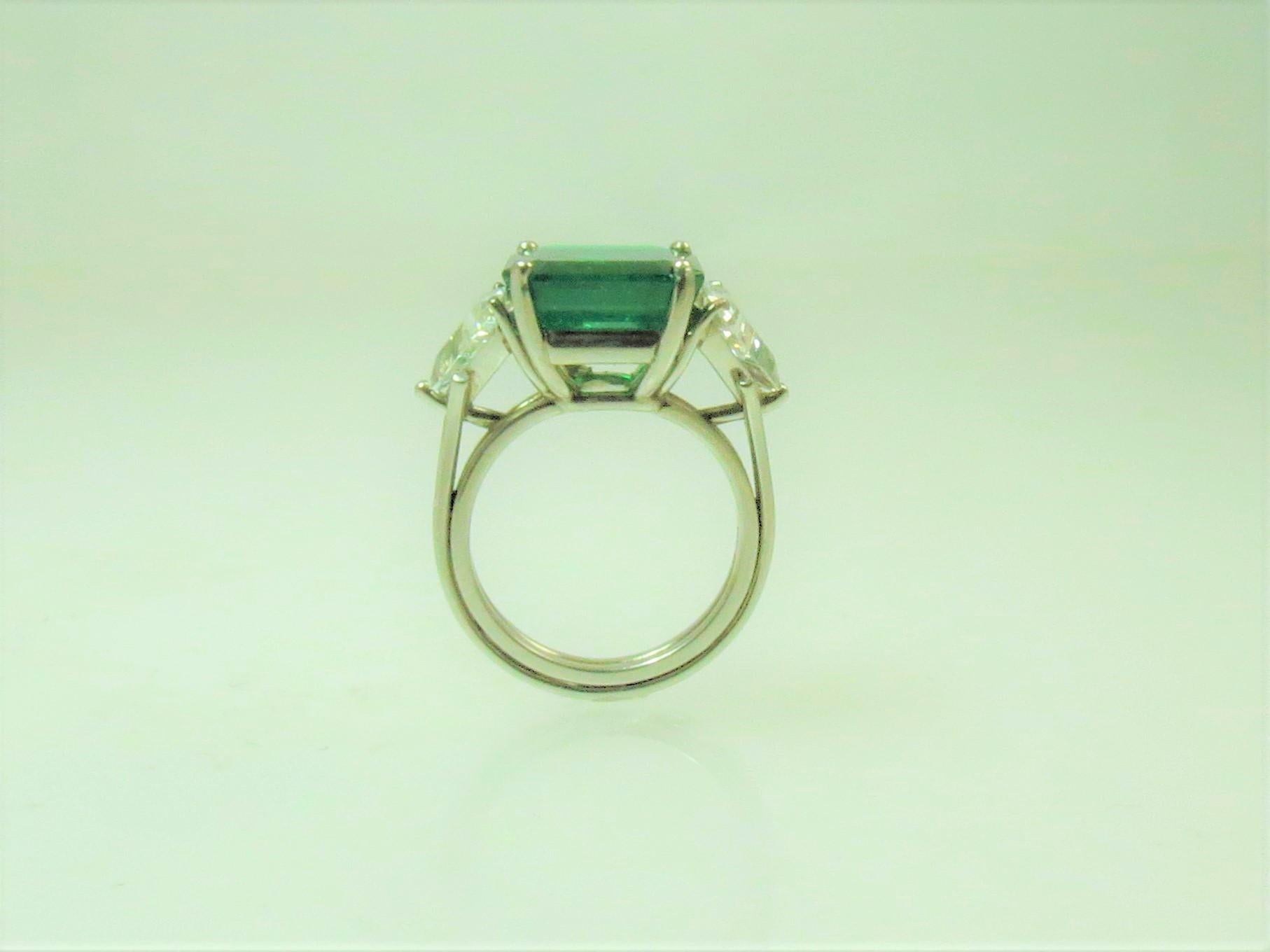 Contemporary Emerald Cut Emerald and Triangular Diamond Platinum Ring For Sale