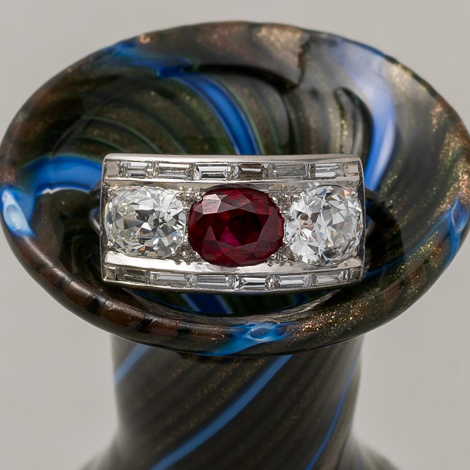 Platinum Ring with Diamond and Burma Ruby In Good Condition In Amsterdam, NL