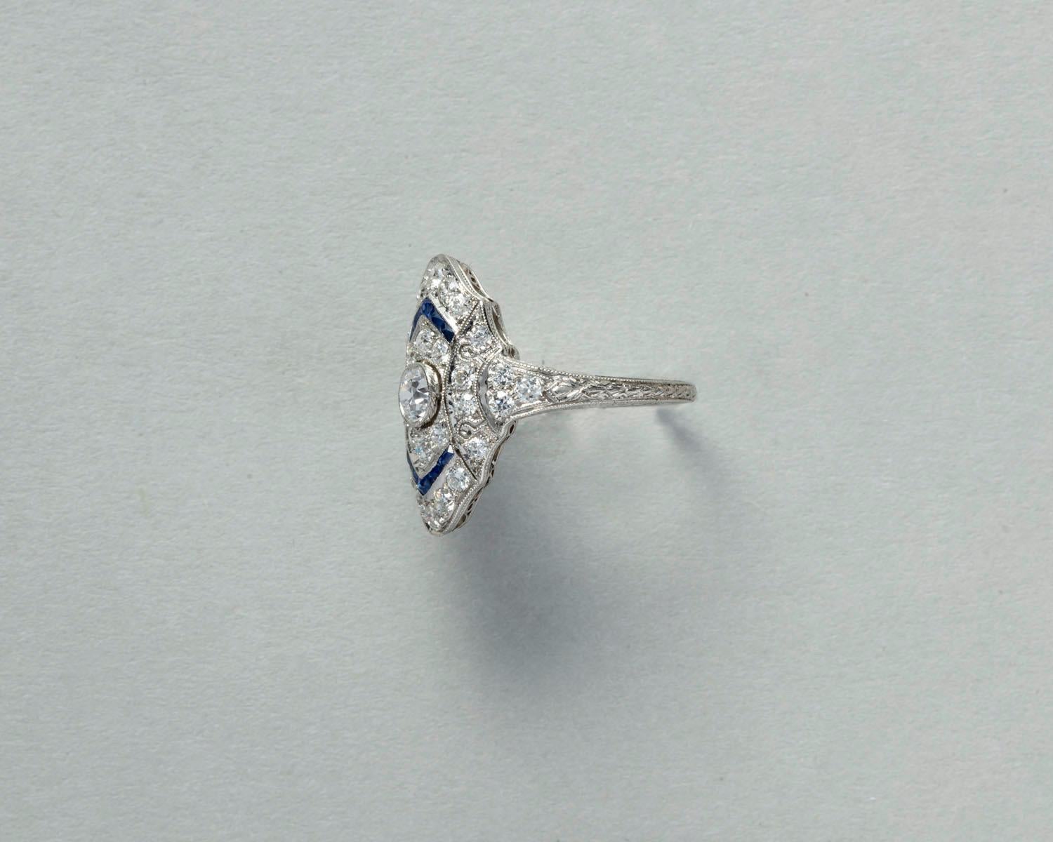 Platin-Ring mit Diamanten und Saphiren (Art déco) im Angebot