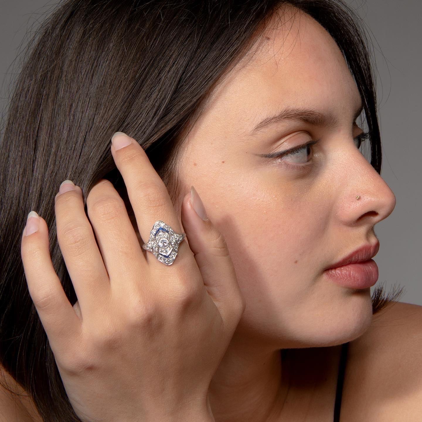 Platin-Ring mit Diamanten und Saphiren im Angebot 2
