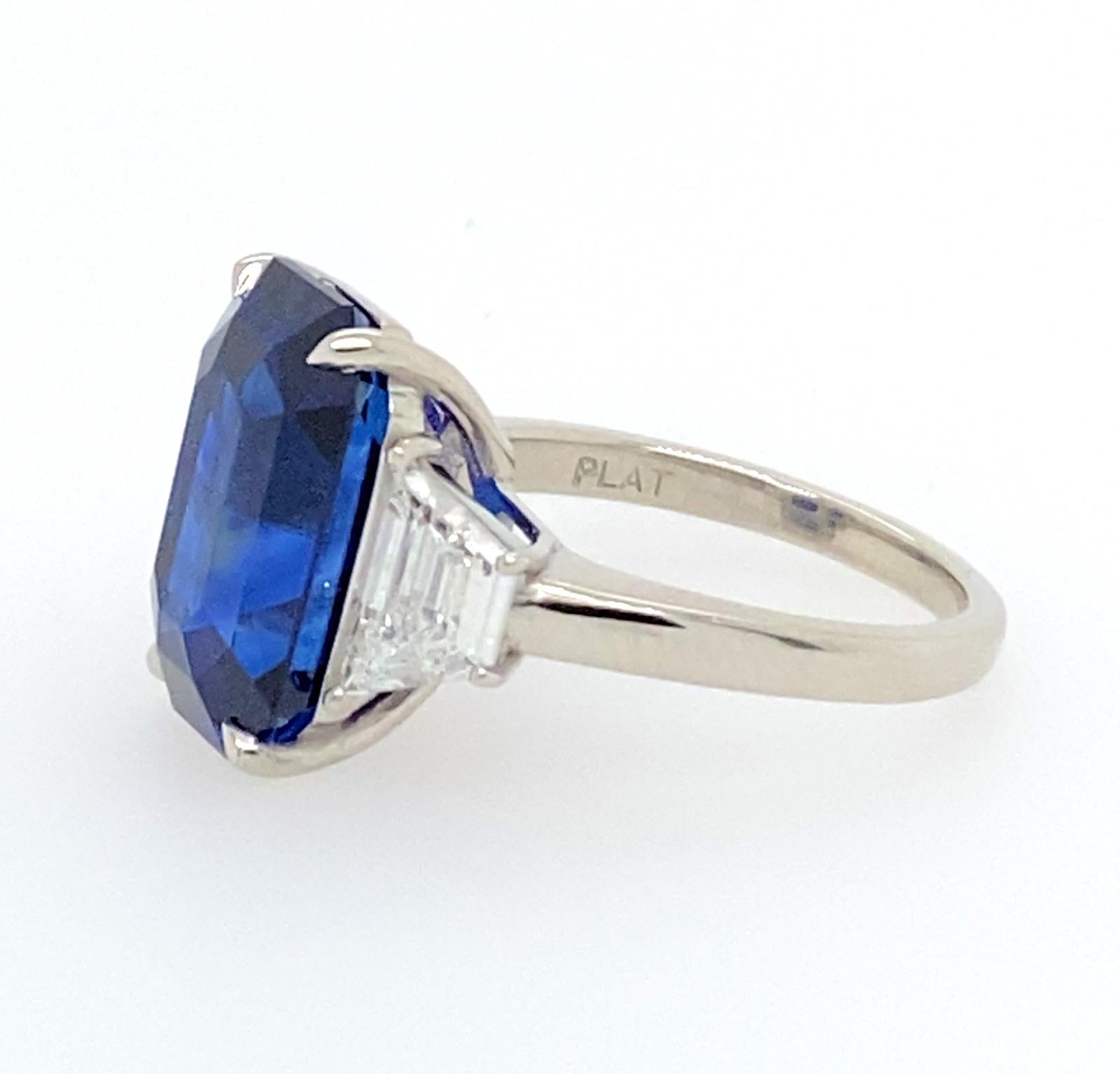 Platinum Ring with GIA certified 10.16 carat emerald cut 
