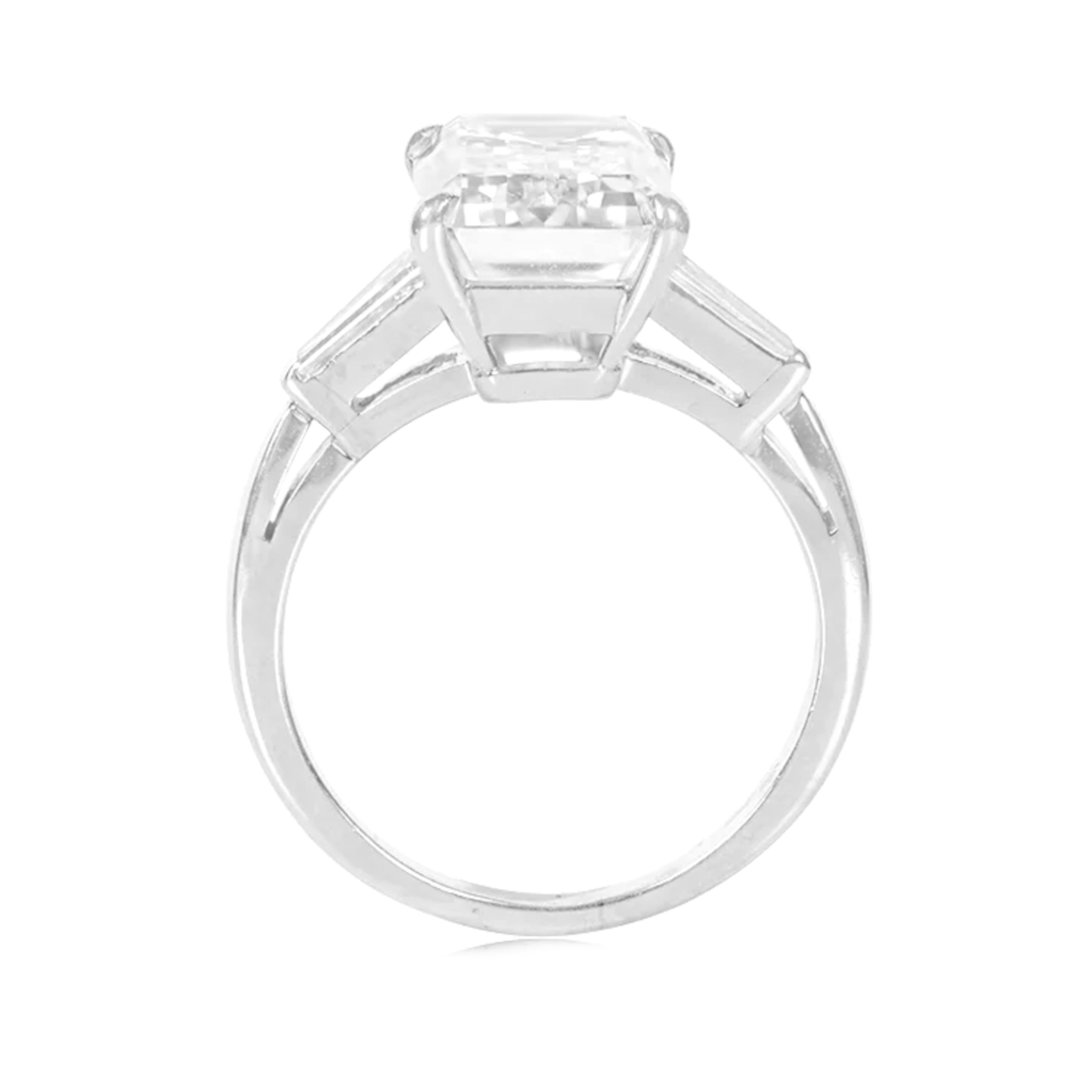 Taille émeraude Bague en platine avec diamant taille émeraude allongée de 5,01 carats certifié par le GIA en vente