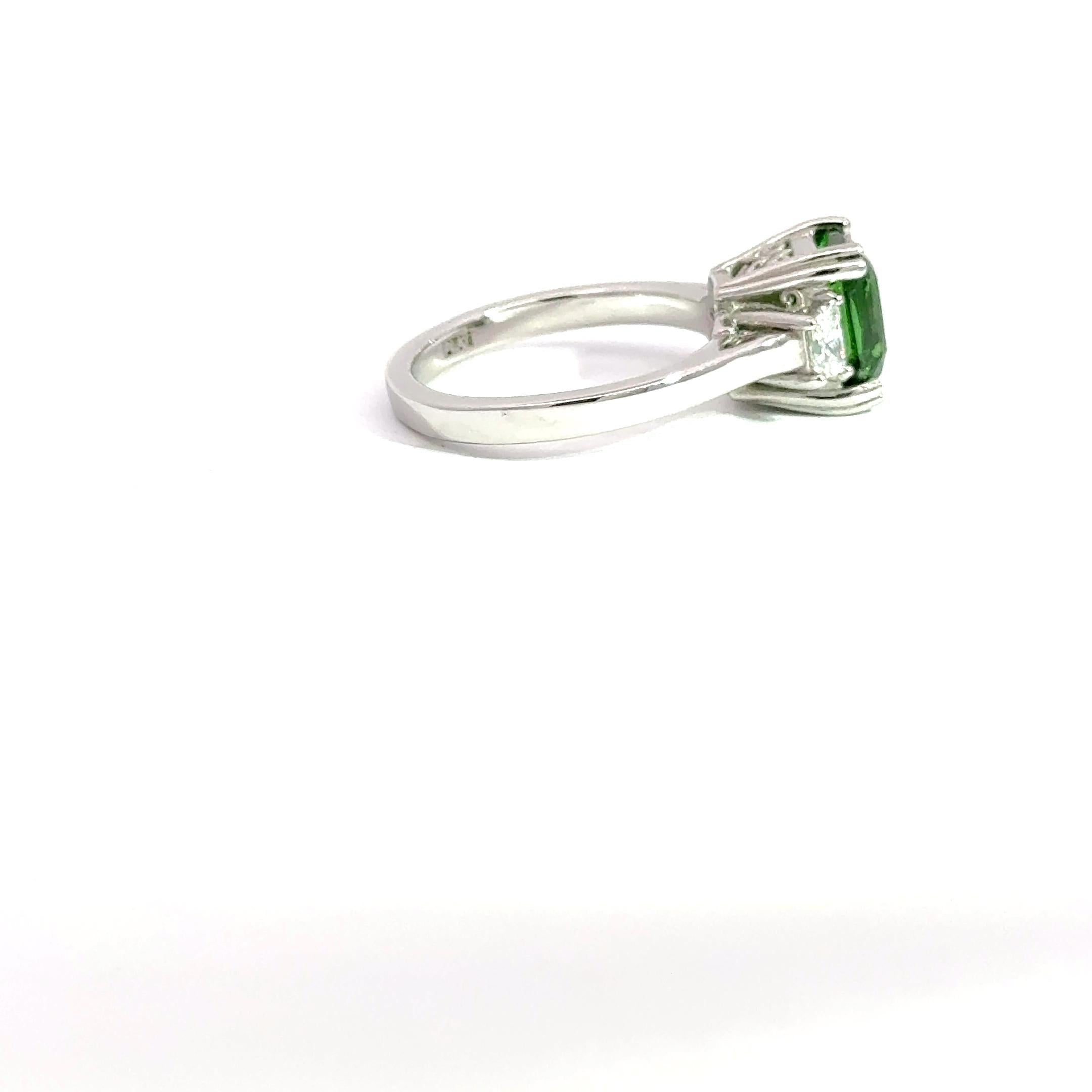 Bague en platine avec tsavorite certifiée GIA et diamants taille trillion Pour femmes en vente