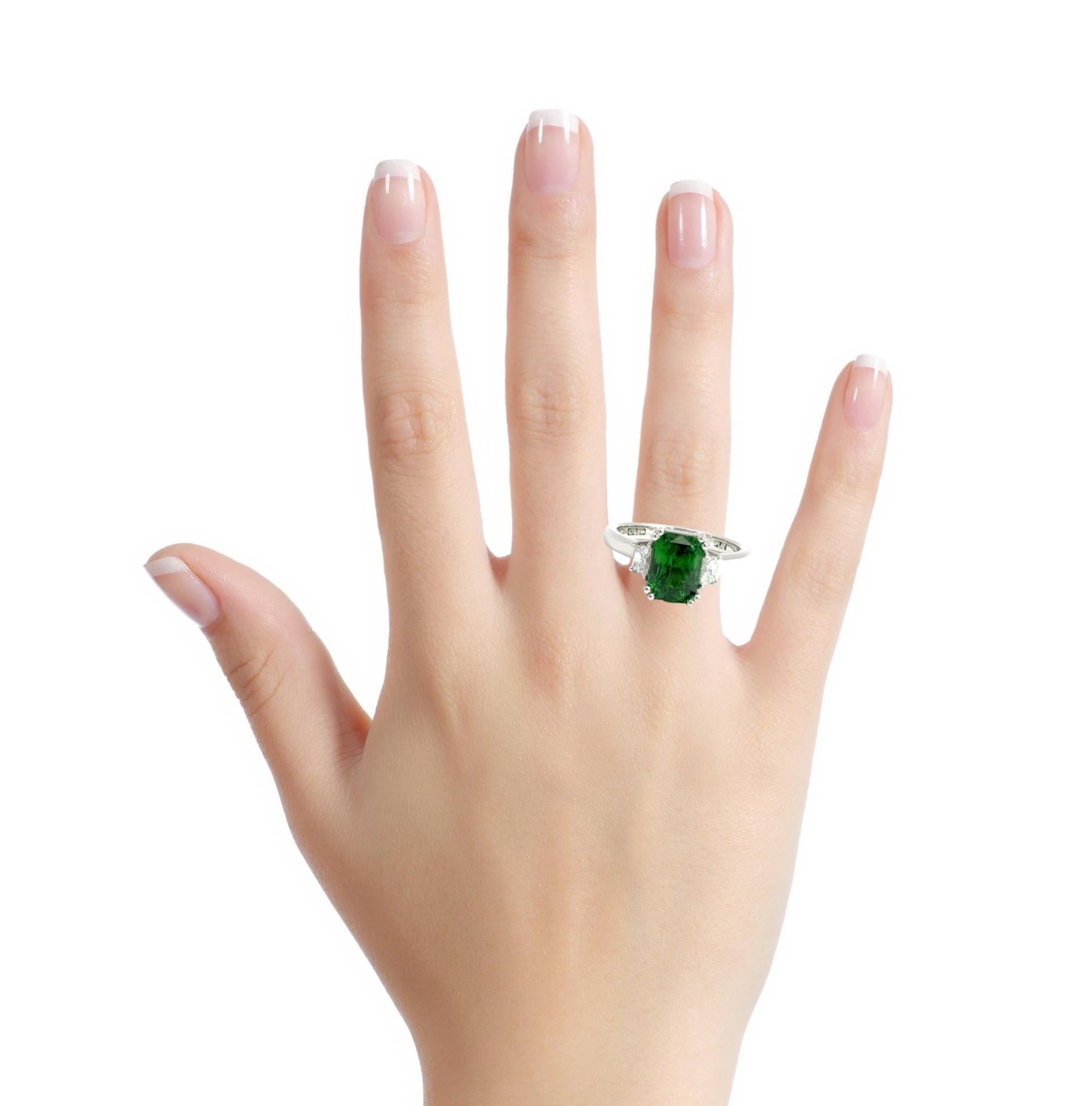 Bague en platine avec tsavorite certifiée GIA et diamants taille trillion en vente 1