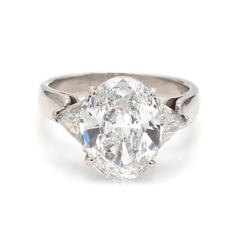 Anello in platino con diamanti taglio ovale e trilione In condizioni buone in vendita a Scottsdale, AZ