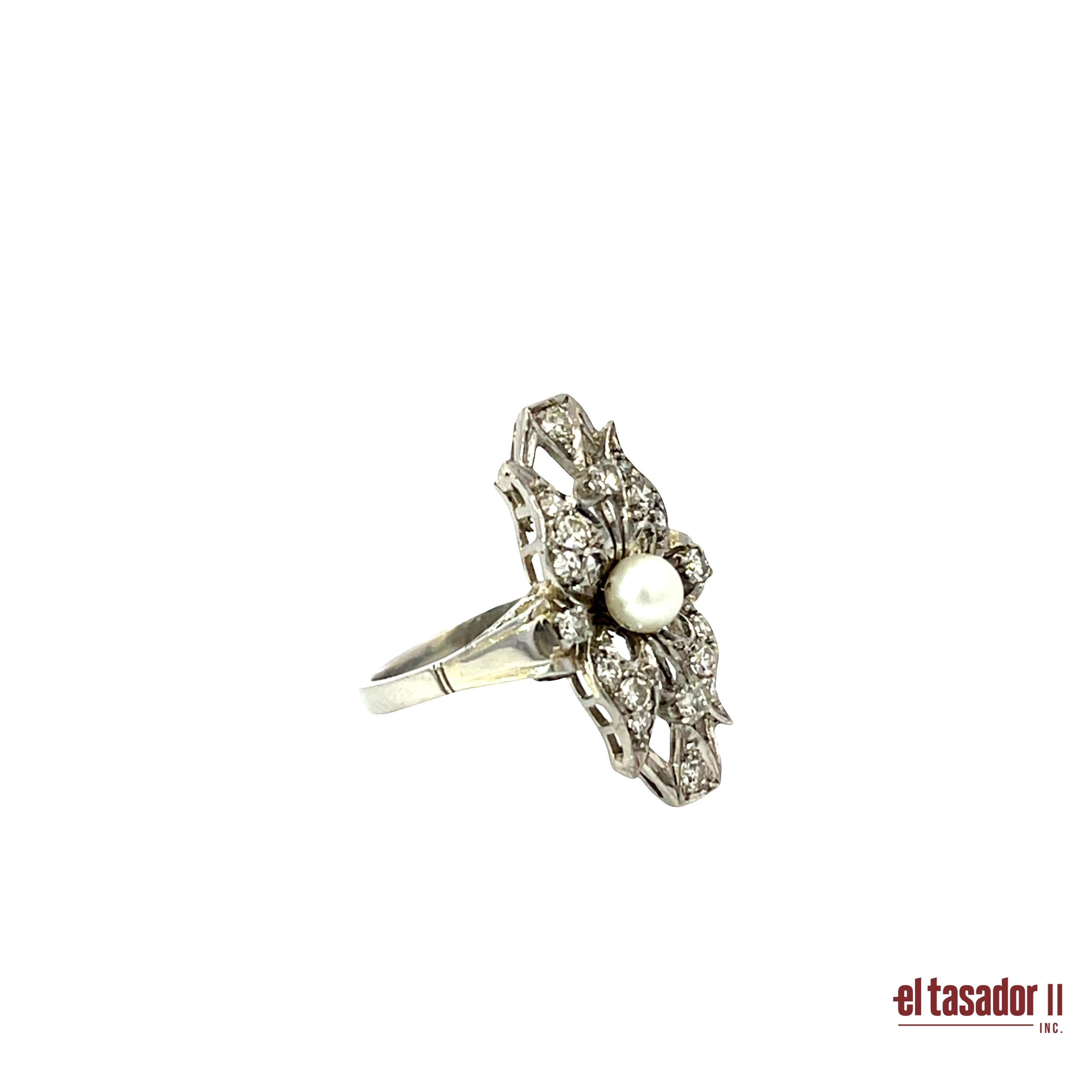 Taglio brillante Anello in platino con perle e diamanti da 0,50 carati in vendita